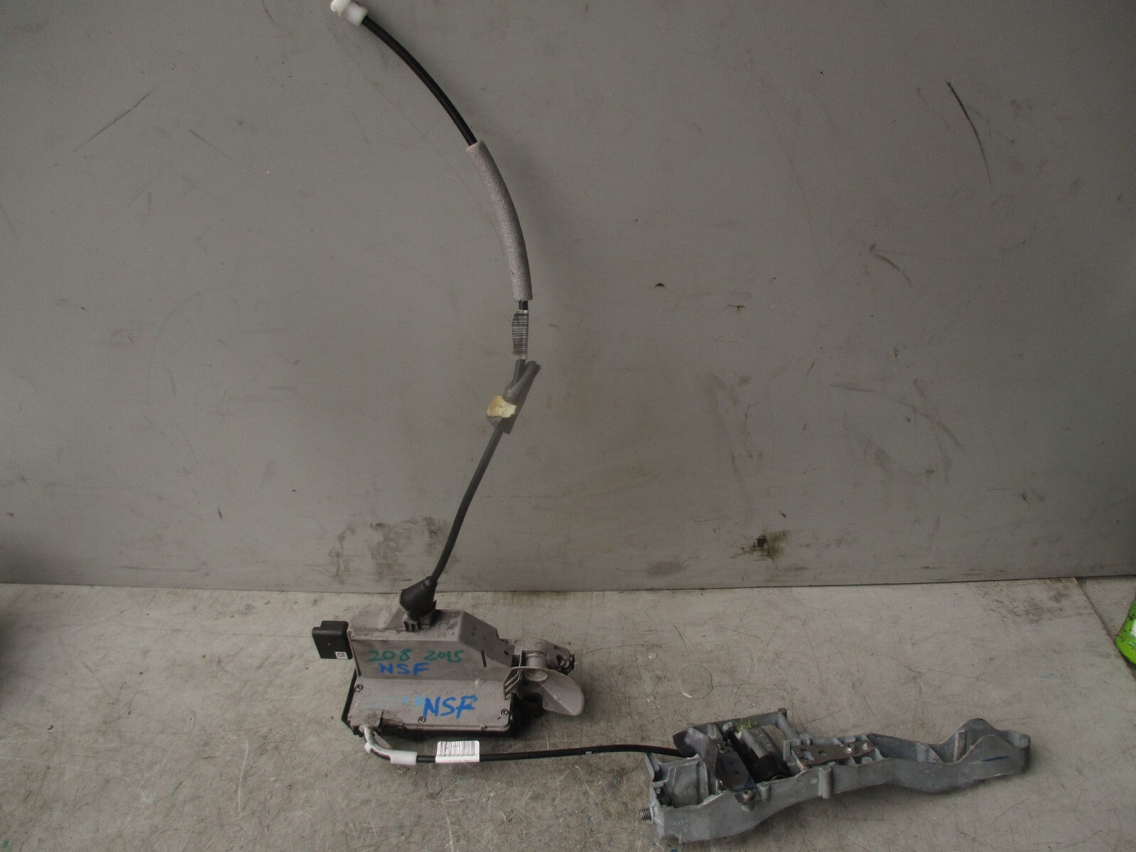 2015 PEUGEOT 208 5 DOOR NSF PASSENGER FRONT DOOR LOCK MECHANISM
