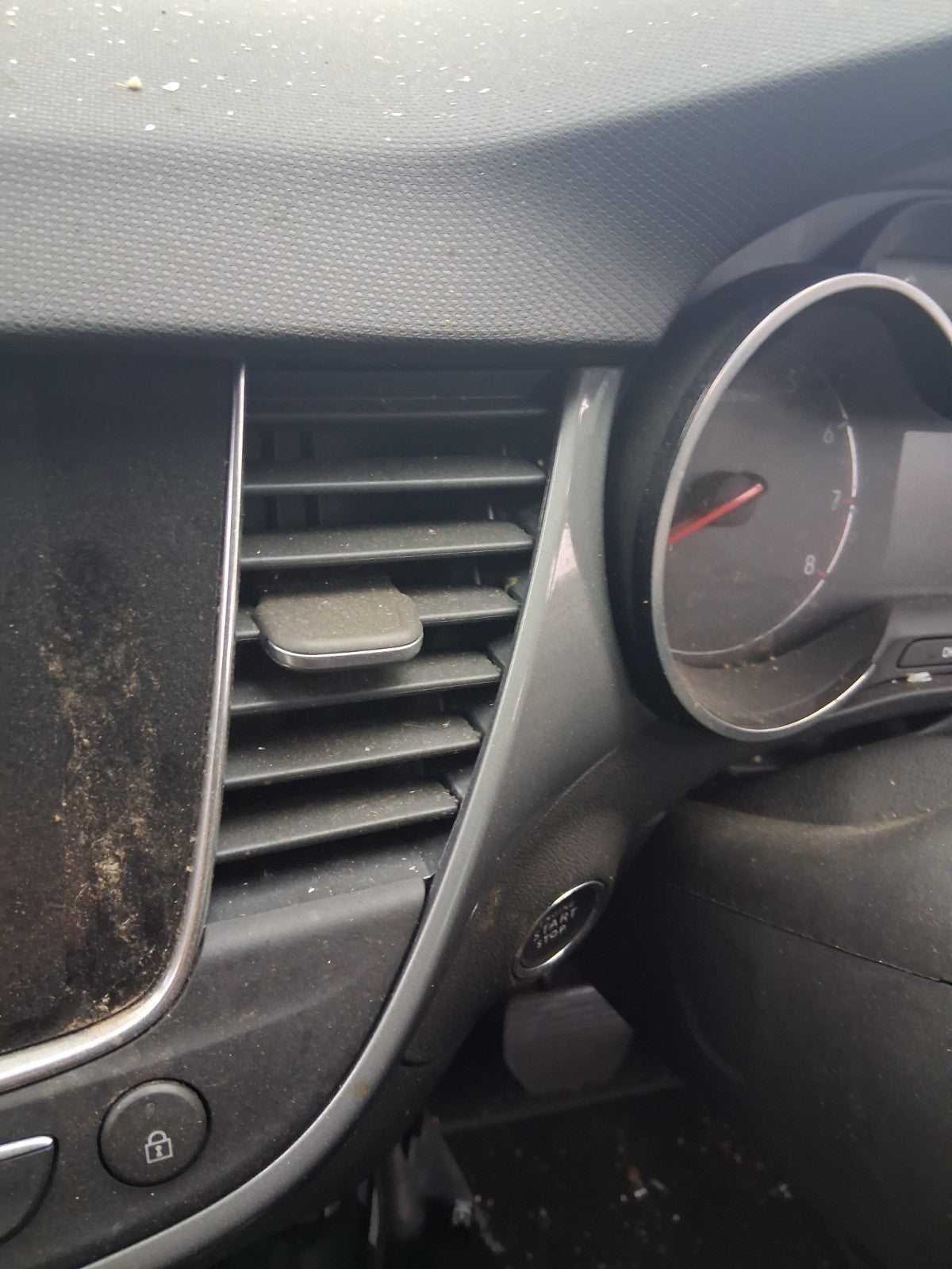 2024 VAUXHALL CROSSLAND X FRONT DASHBOARD CENTER BOTH AIR VENTS