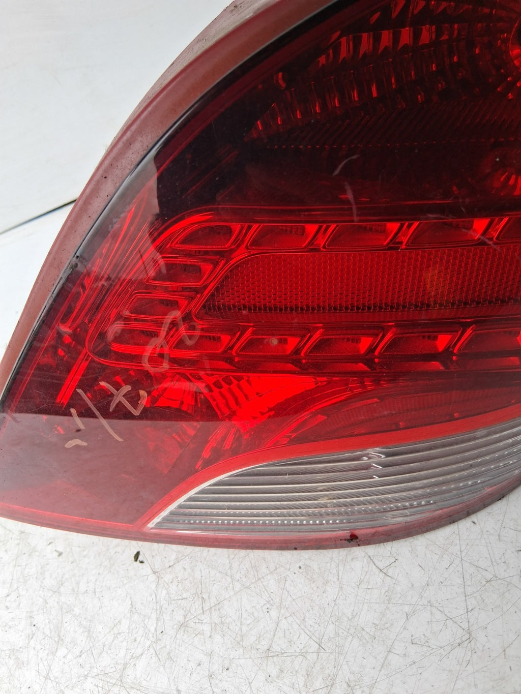 2012 PEUGEOT 207 OSR OFF RIGHT DRIVER SIDE REAR TAIL LIGHT 9686565980