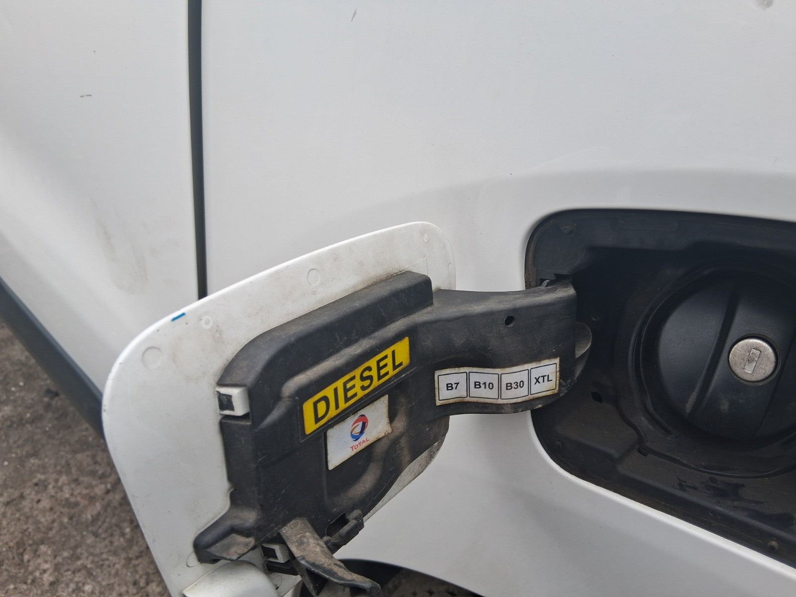 2019 CITROEN DISPATCH VIVARO MK3 FUEL FILLER FLAP WHITE EWP