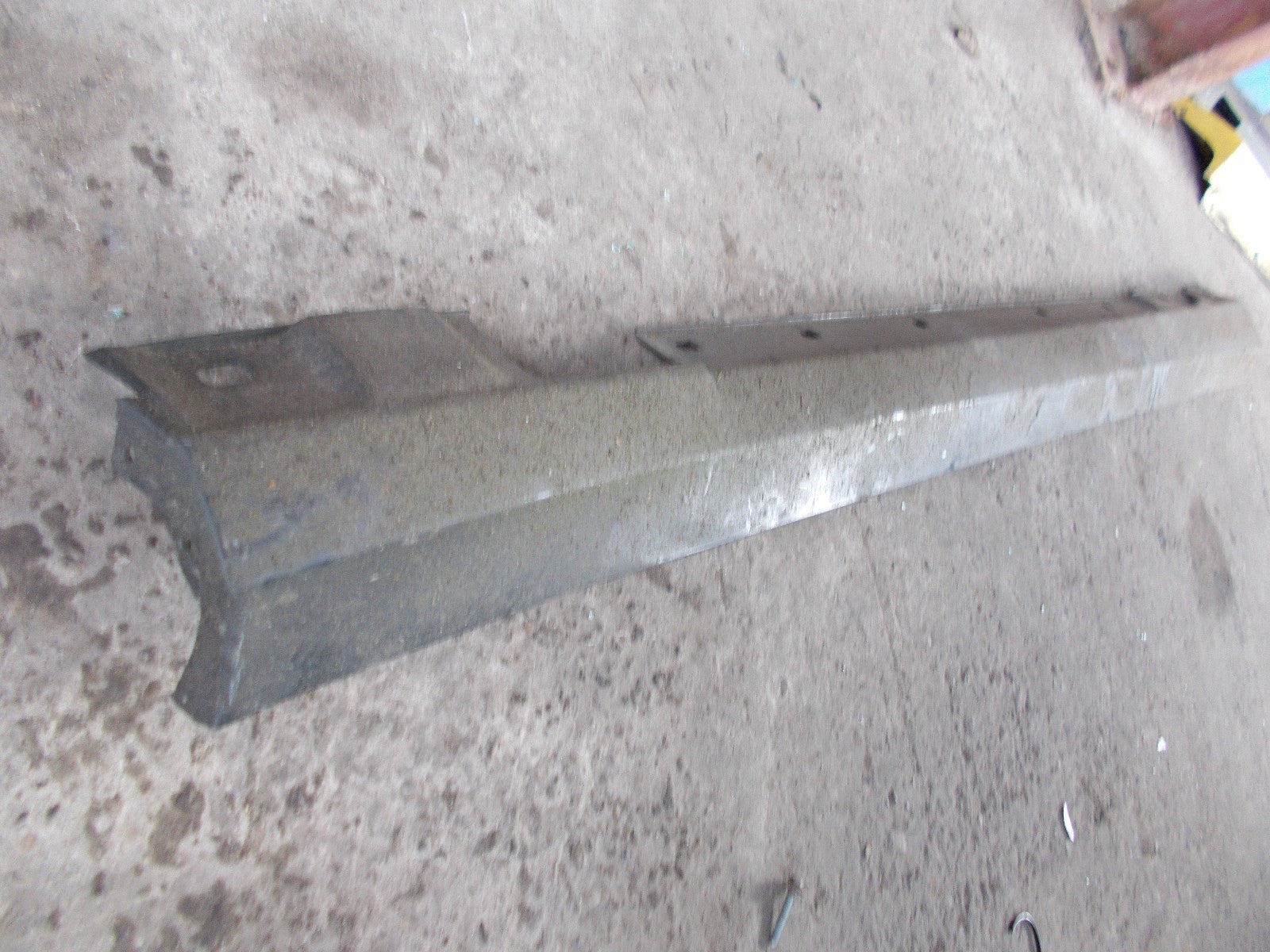 MERCEDES C CLASS W204 SALOON OS DRIVERS SIDE SKIRT BLACK  A2046900440