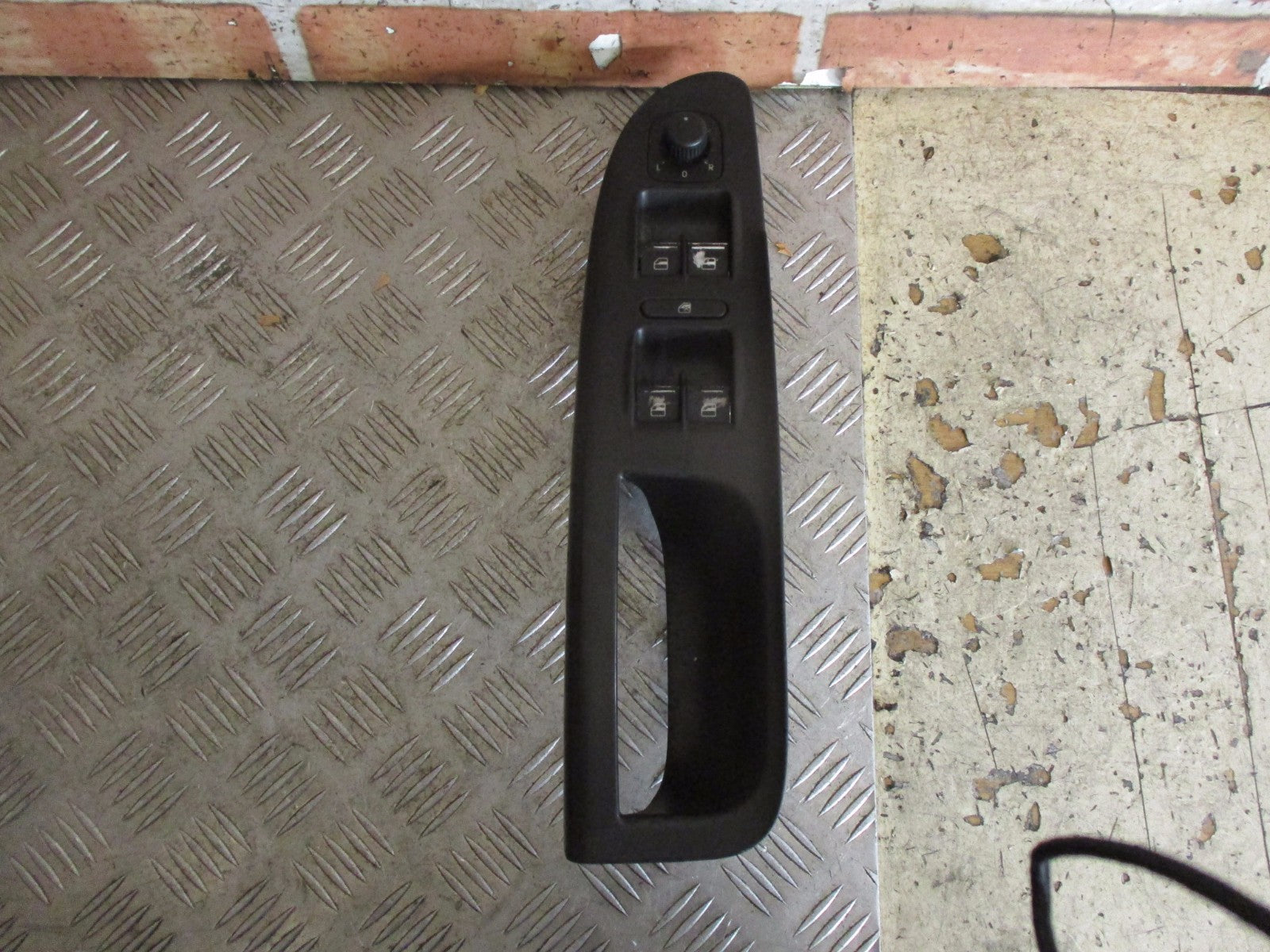 VOLKSWAGEN VW PASSAT 2006 B6 OSF DRIVER WINDOW MIRROR CONTROL SWITCH 1K4959857