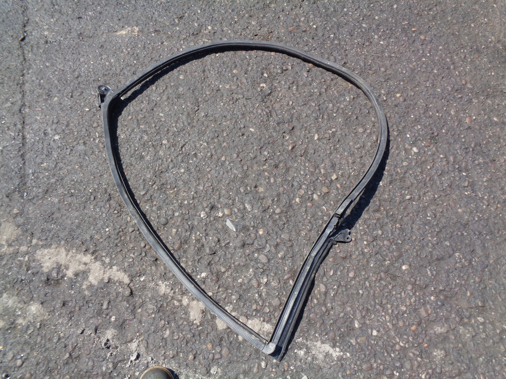 AUDI A5 2017 8W6 NSF PASSENGER SIDE FRONT DOOR SEAL RUBBER 8W8831707