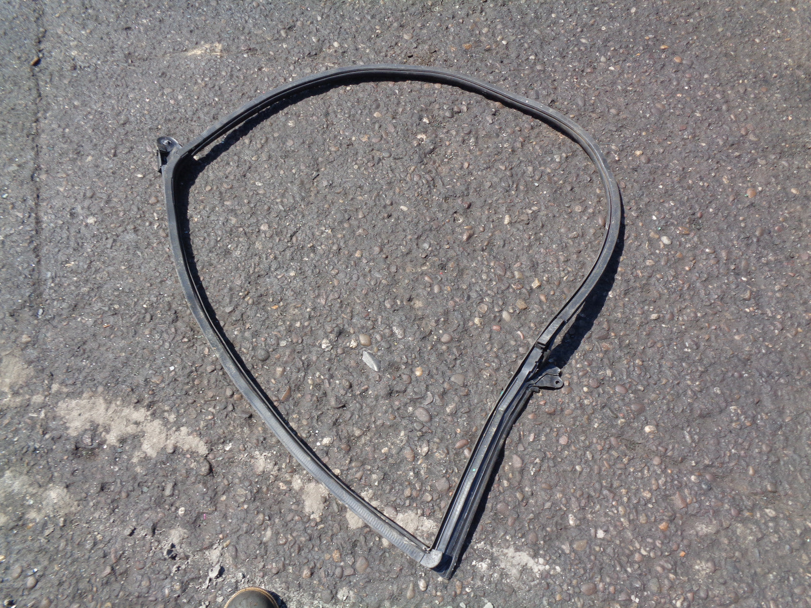 AUDI A5 2017 8W6 NSF PASSENGER SIDE FRONT DOOR SEAL RUBBER 8W8831707