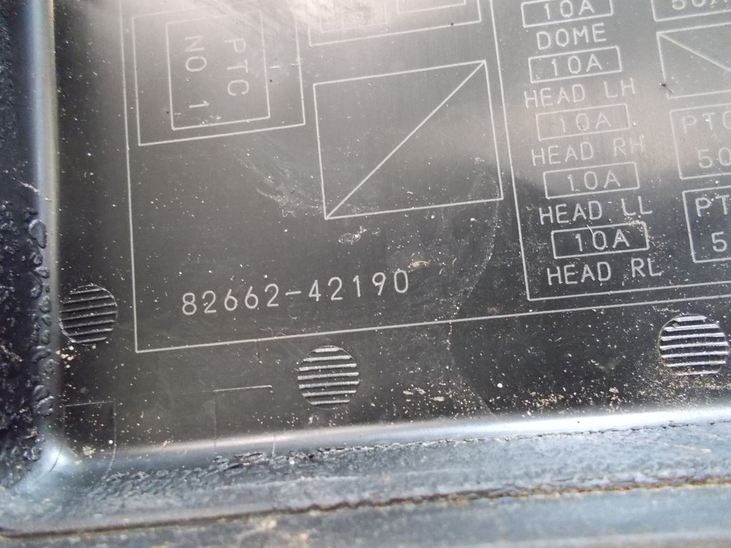 2006 TOYOTA RAV4 2.0 VVTI FUSEBOX RELAY UNIT 8266242190