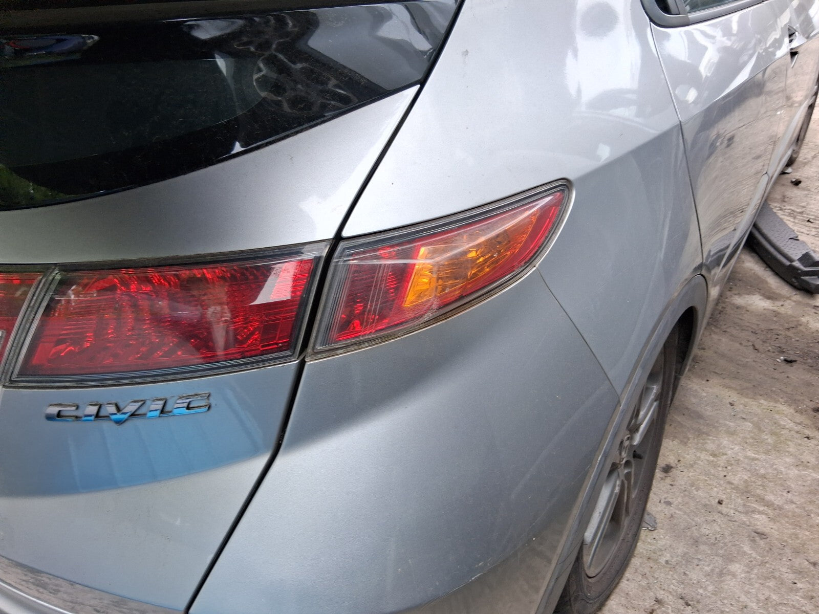 2007 HONDA CIVIC MK8 COMPLETE REAR BUMPER ALABASTER SILVER METALLIC NH700M