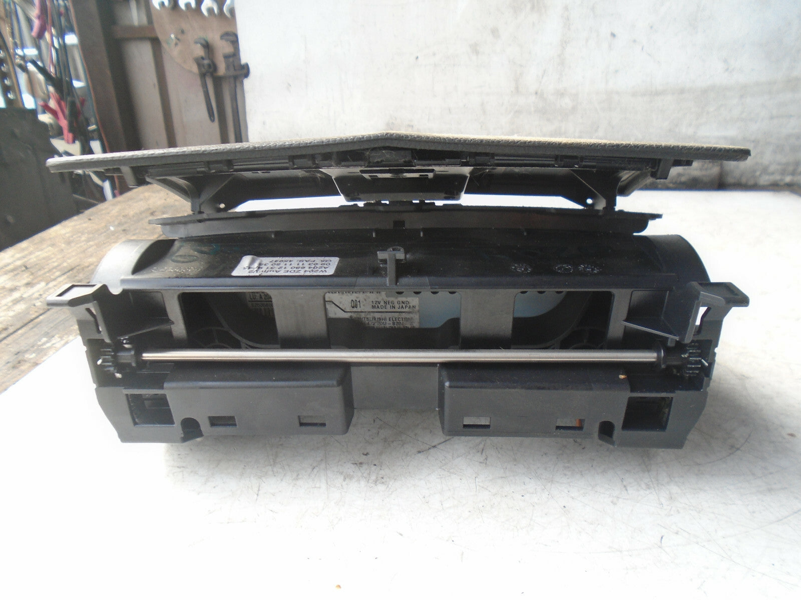 MERCEDES BENZ C CLASS W204 2009 DISPLAY SCREEN & COVER A2046801231