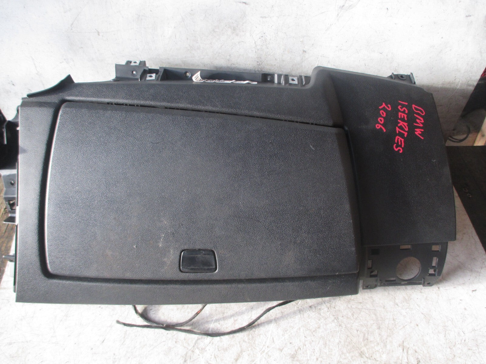 2006 BMW 1 SERIES E87 GLOVE BOX UNIT 7124559