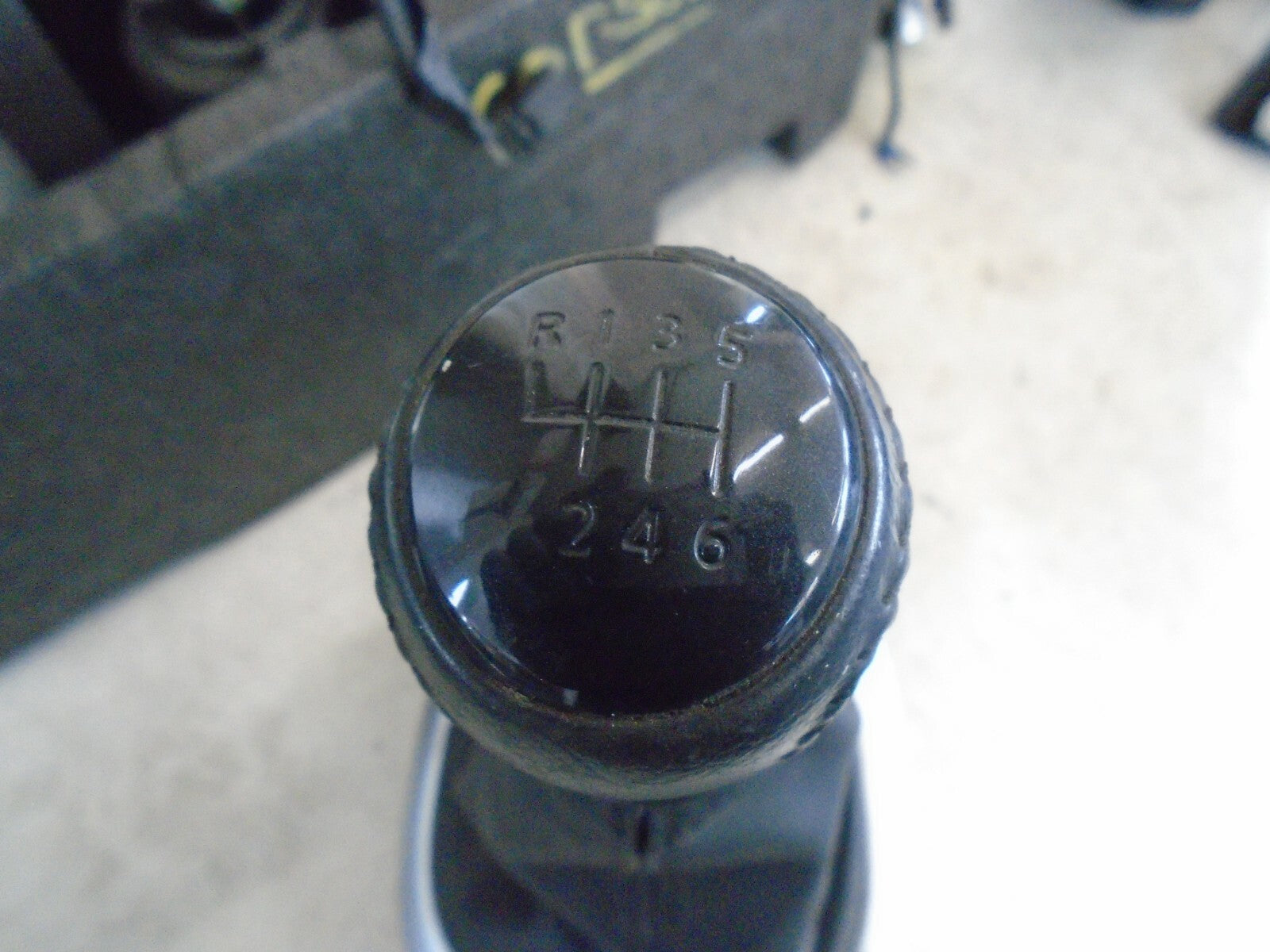 NISSAN JUKE 2016 GEAR LEVER SURROUND KNOB AND GAITER 341011KG0B