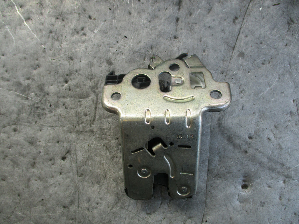 AUDI A3 8V MK3 TAILGATE BOOTLID BOOT LOCK CATCH MECH 8R0827505