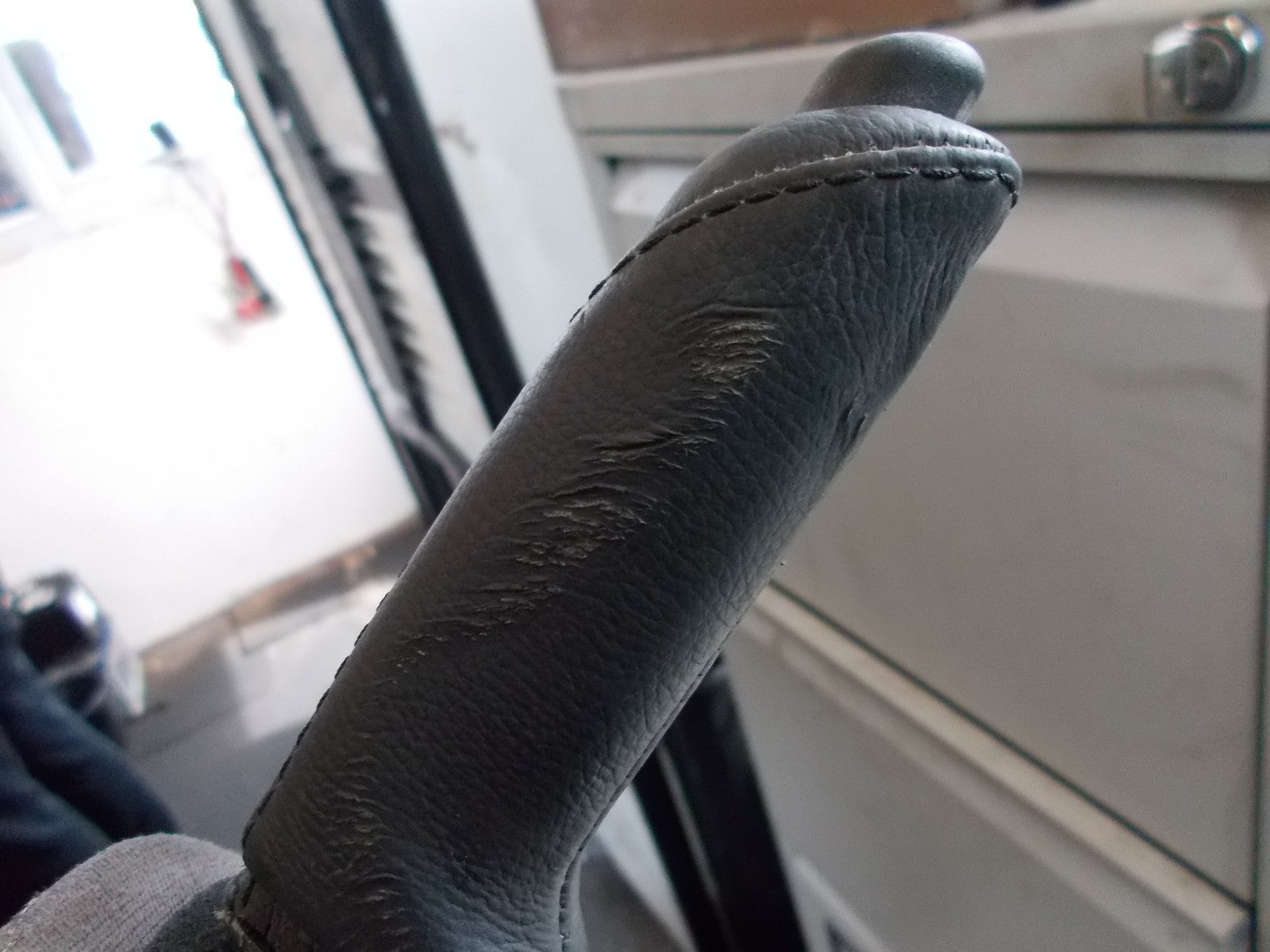 BMW 1 SERIES F20 HAND BRAKE LEVER