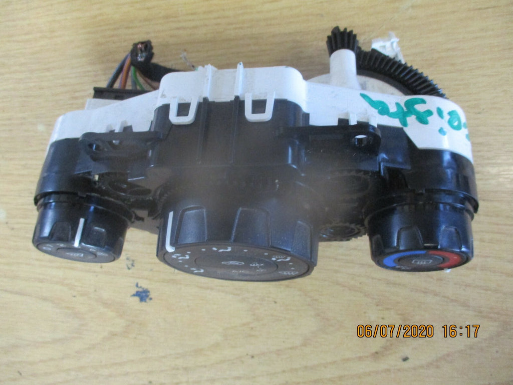 FORD FIESTA 2016 MK7 AIR CONDITIONING HEATER CONTROL 8A61 18549