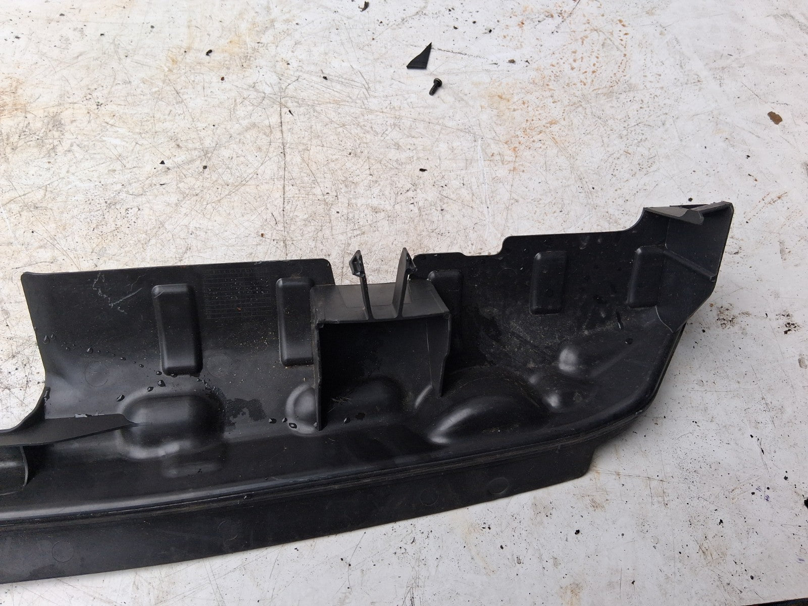 2024 RENAULT  TRAFIC MK3 AIR DEFELCTOR COOLING RAD FAN SUPPORT 165529579R