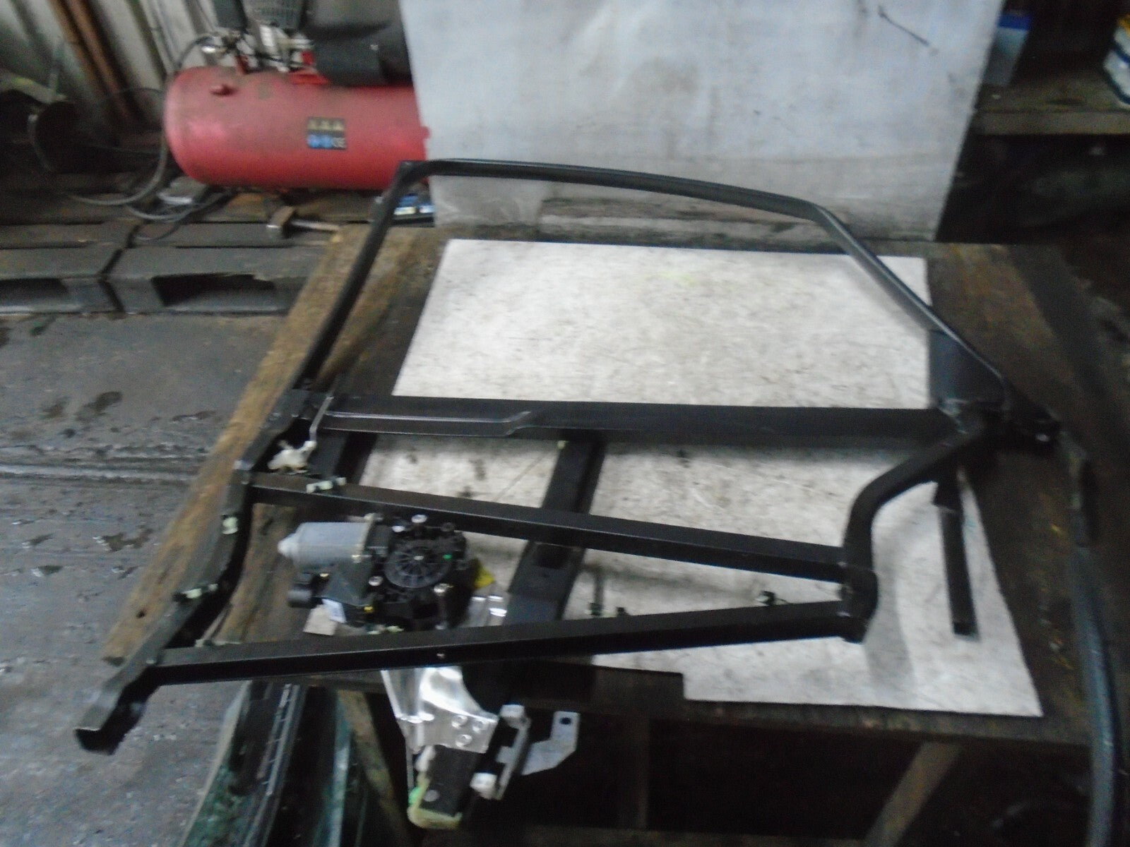 AUDI A6 2001 C5 OSF FRONT DRIVER SIDE WINDOW REGULATOR MECHANISM 4B0837398