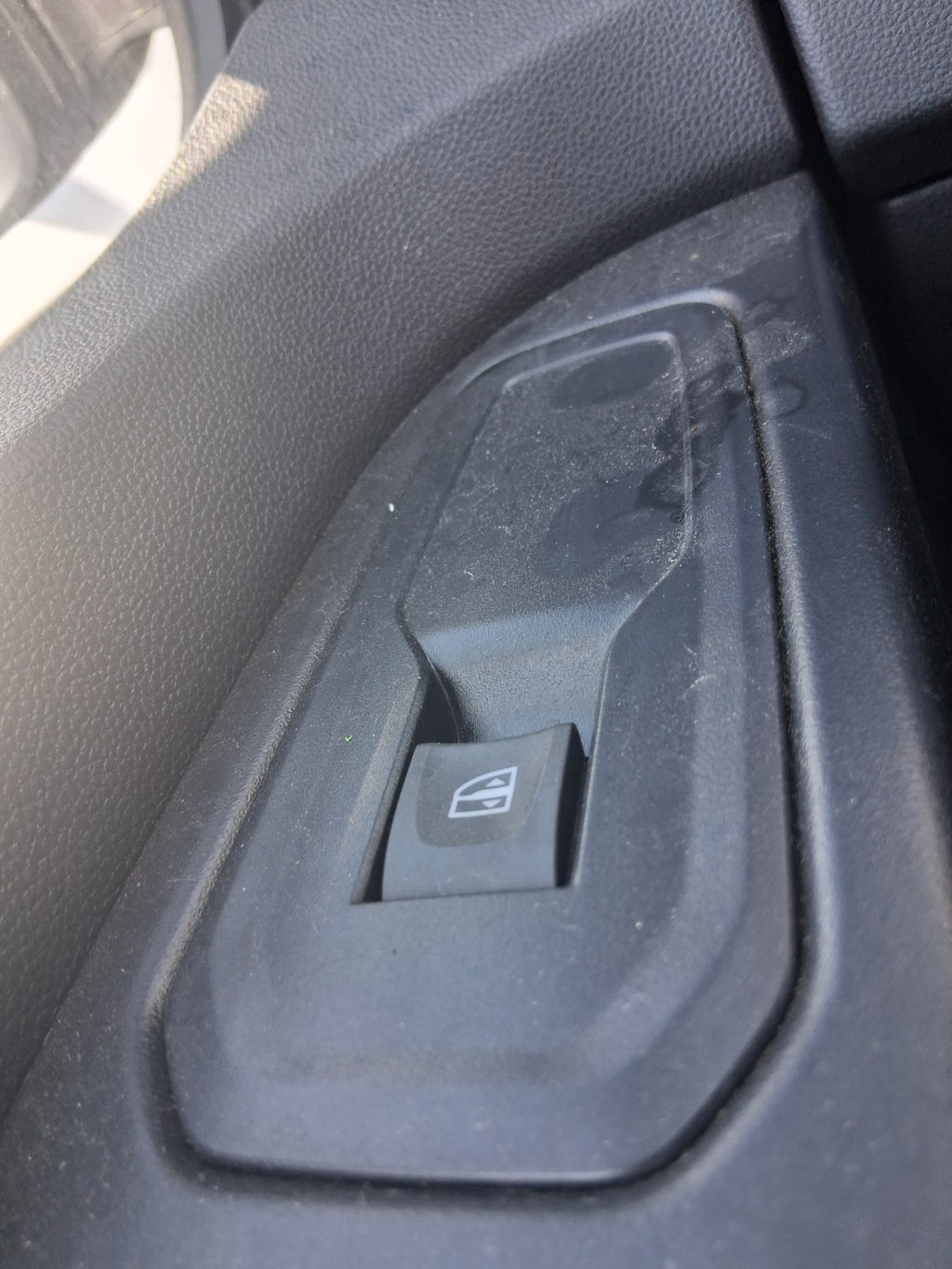 2025 RENAULT TRAFIC X82 MK3 NSF PASSENGER SIDE FRONT LEFT WINDOW CONTROL SWITCH