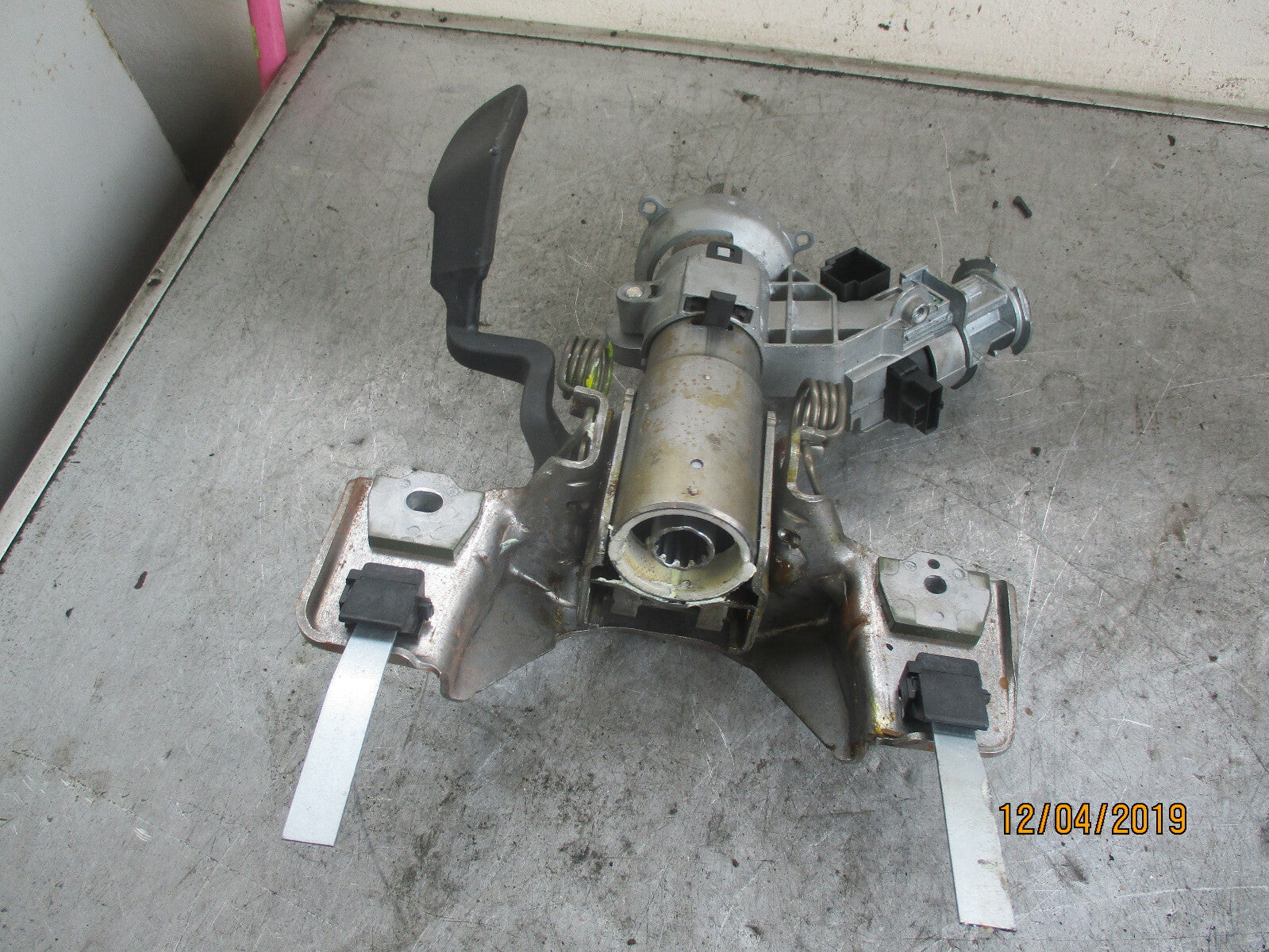 VAUXHALL CORSA D 2009 ADJUSTABLE STEERING COLUMNS WITH KEY BARREL 26108953