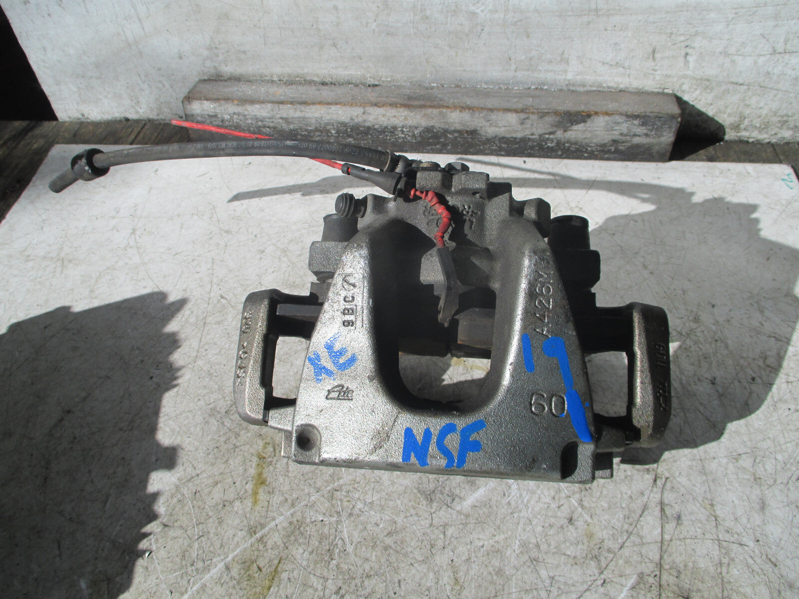 JAGUAR XE 2019 2.0 PETROL NSF PASSENGER SIDE FRONT BRAKE CALIPER