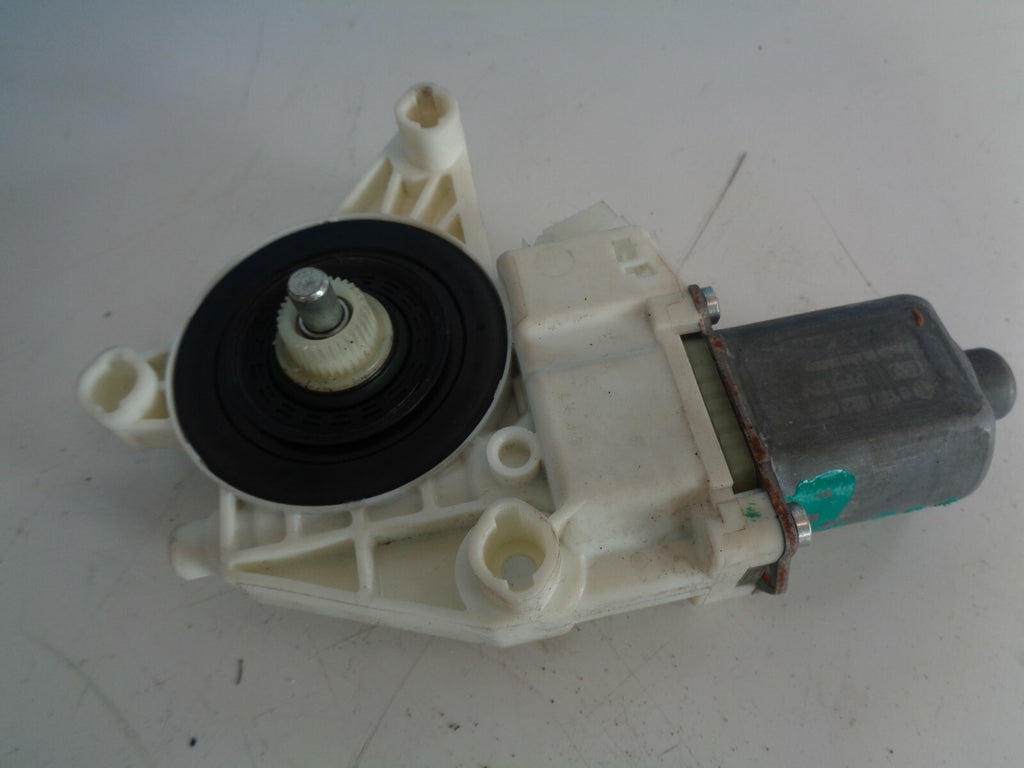 MERCEDES A-CLASS W176 2018 NSF PASSENGER FRONT WINDOW MOTOR A2469065100
