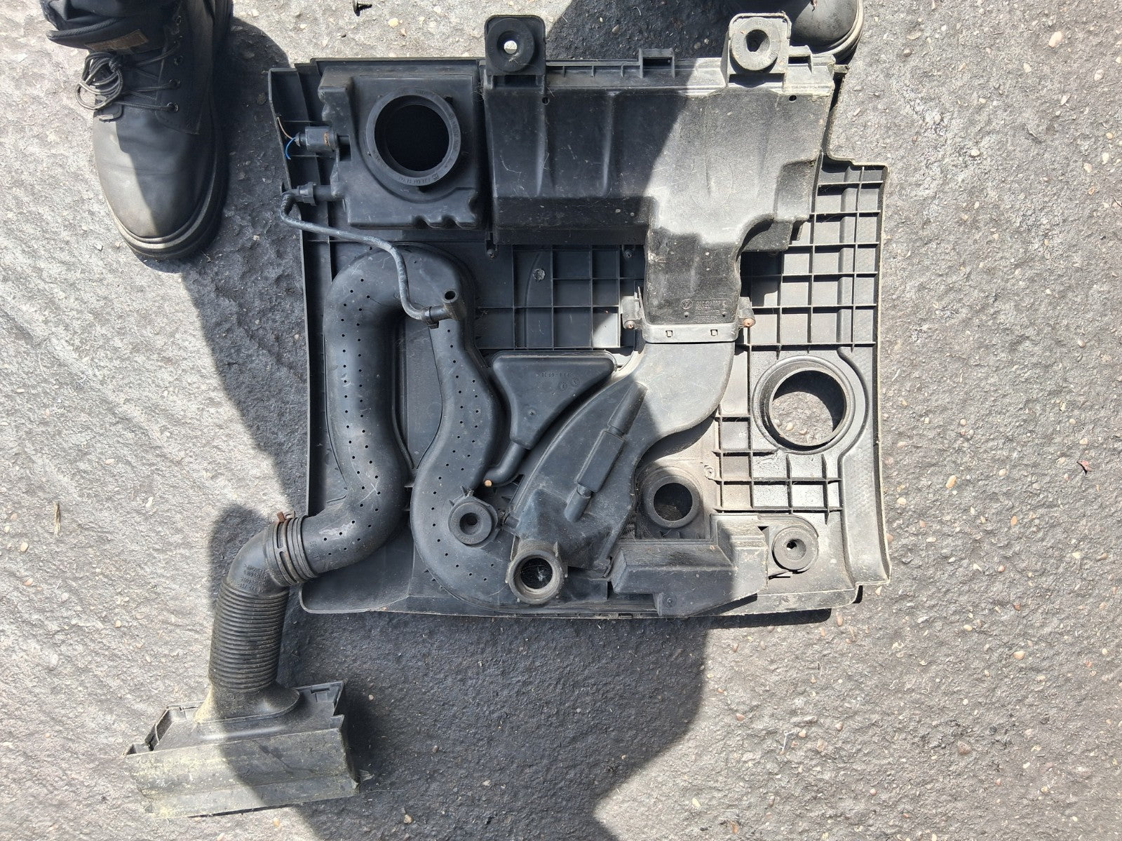 VW VOLKSWAGEN GOLF 2005 MK5 ENGINE COVER TOP LID 03C129607K