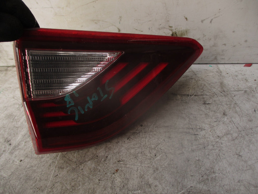 2018 KIA STONIC NSR PASSENGER SIDE REAR INNER TAIL LIGHT TAIL LAMP