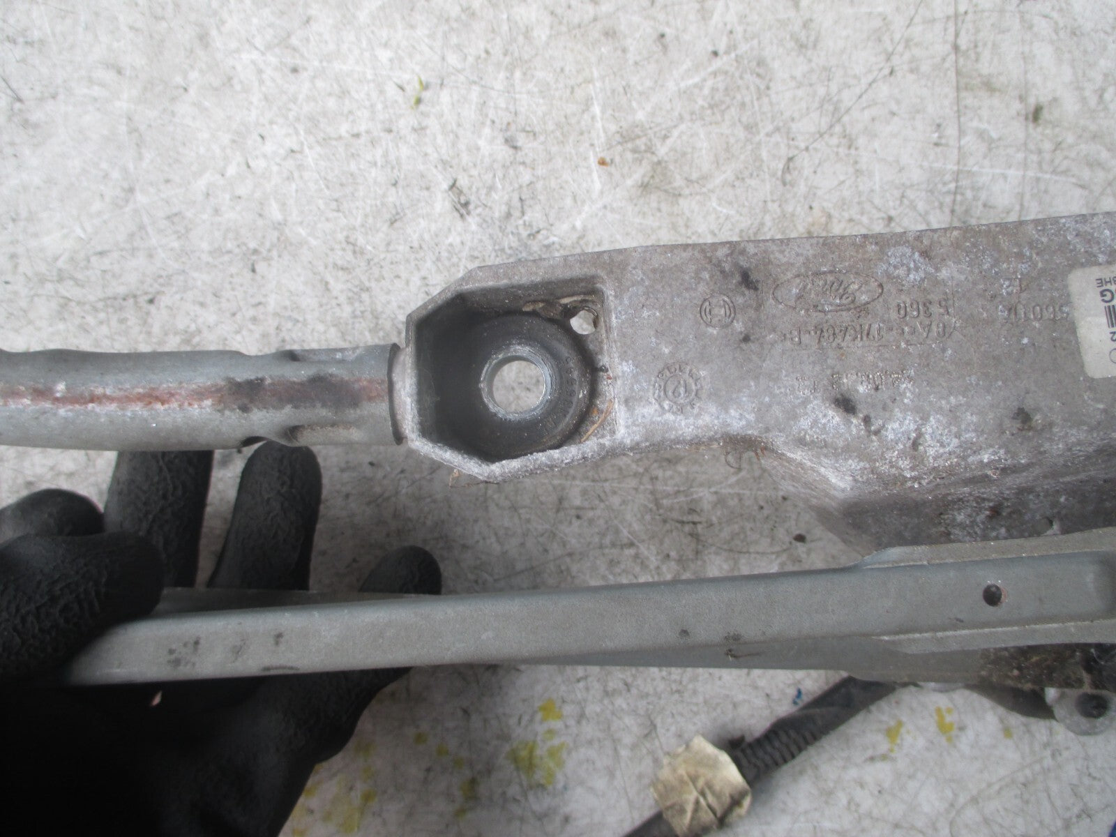 FORD FIESTA 2012 GENUINE FRONT WIPER MOTOR AND LINKAGE 8A6117B571
