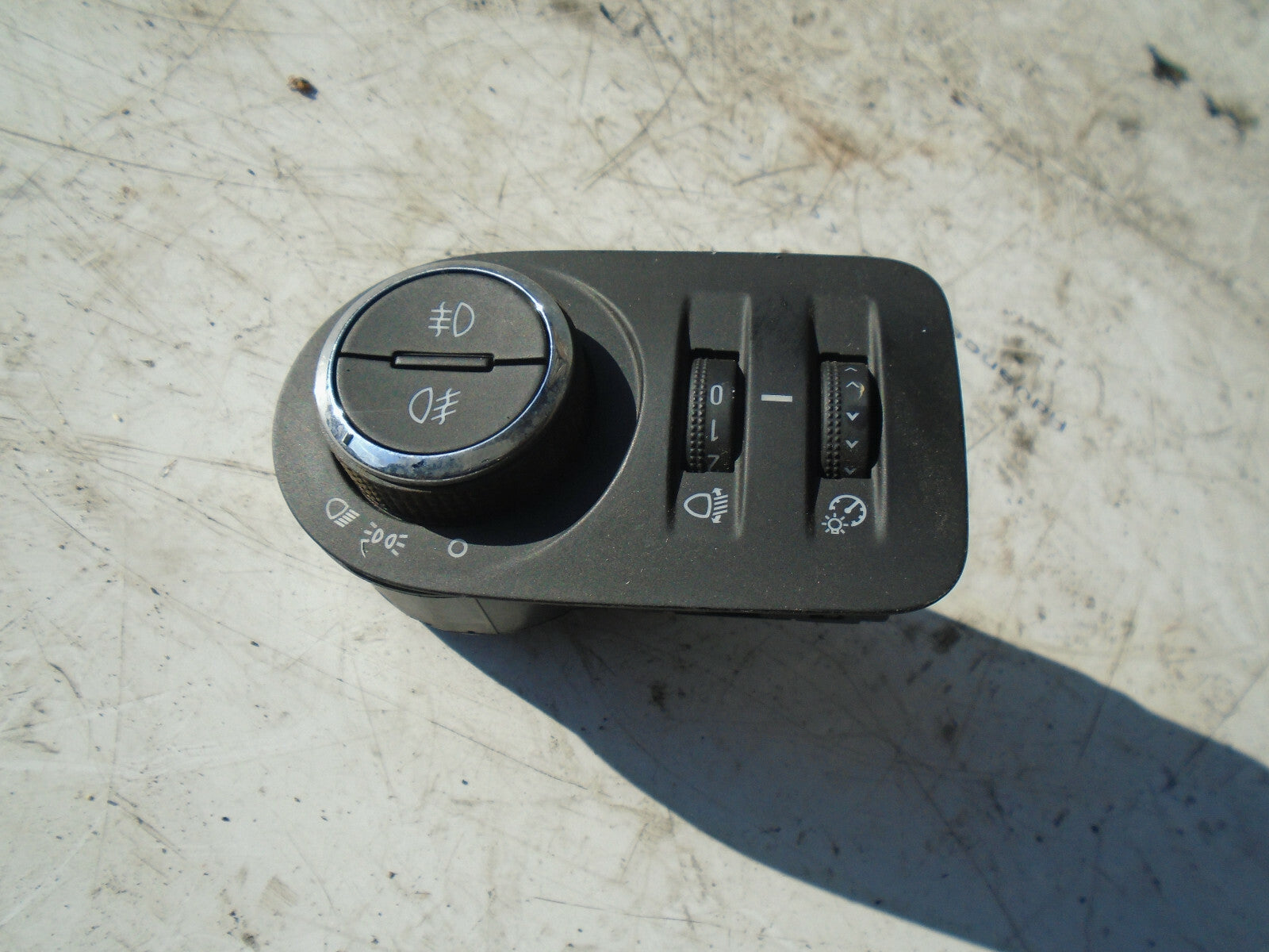 VAUXHALL CORSA D 2013 FACELIFT HEADLIGHT CONTROL SWITCH 13310335