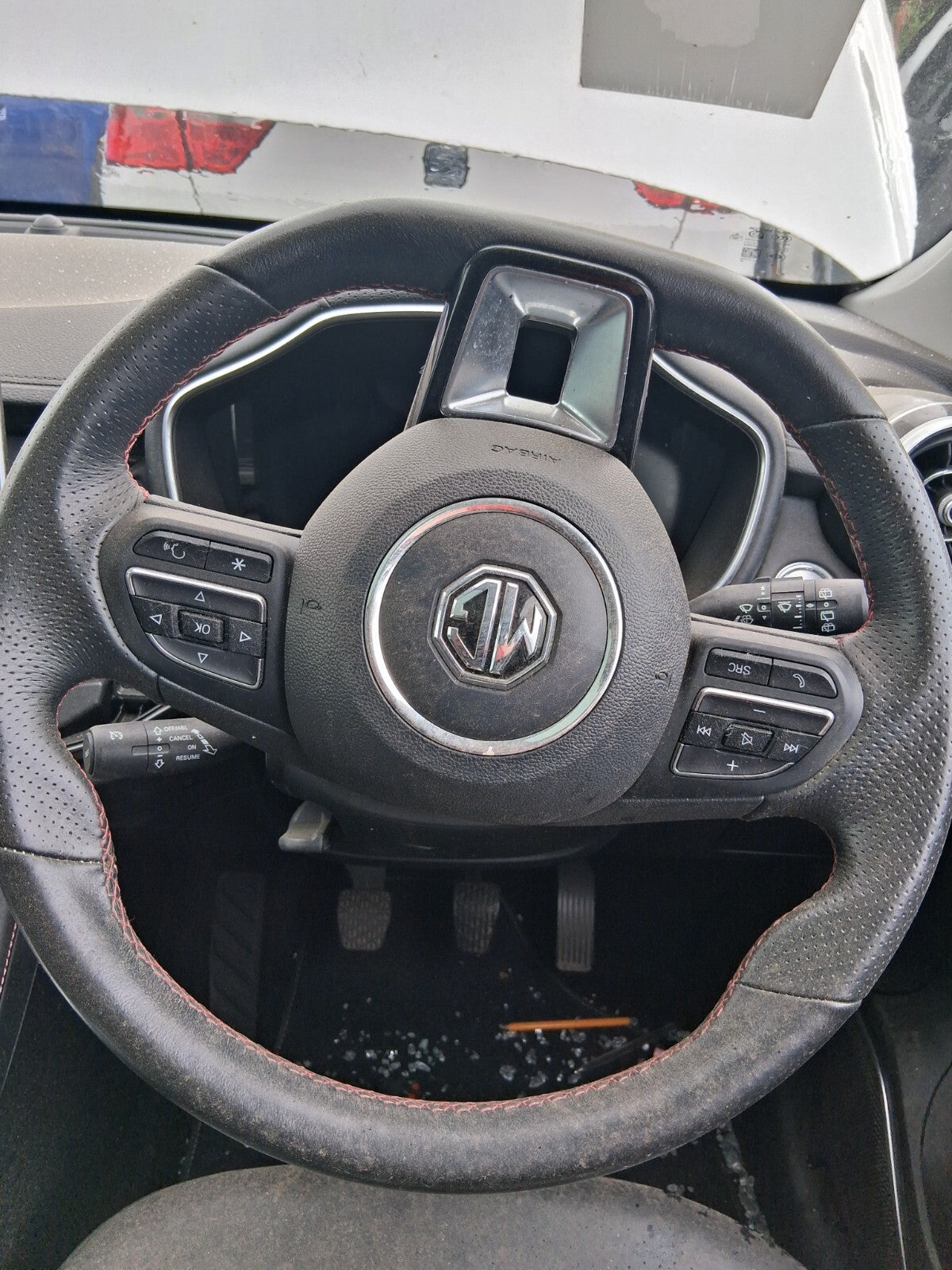 2022 MG HS EXCLUSIVE 1.5 PETROL WITHOUT AIRBAG MULTIFUNCTIONAL STEERING WHEEL