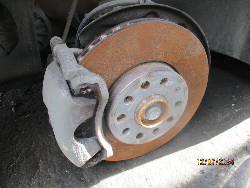 2023 VOLKSWAGEN GOLF MK8 1.5 PETROL AUTO NSF PASSENGER SIDE FRONT WHEEL HUB
