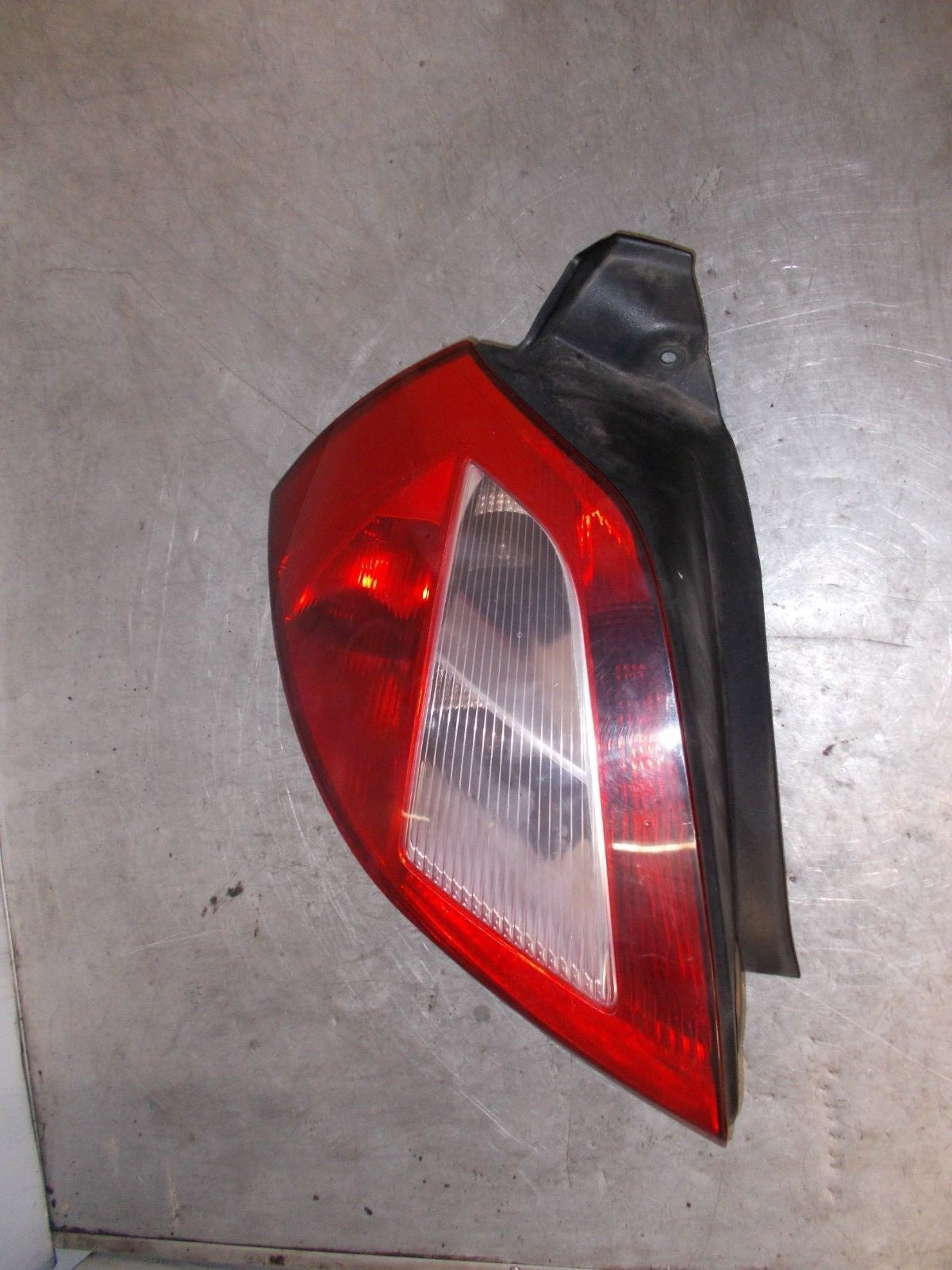 RENAULT MEGANE 2004 HATCHBACK NSR PASSENGER SIDE REAR TAIL LIGHT 8200073236