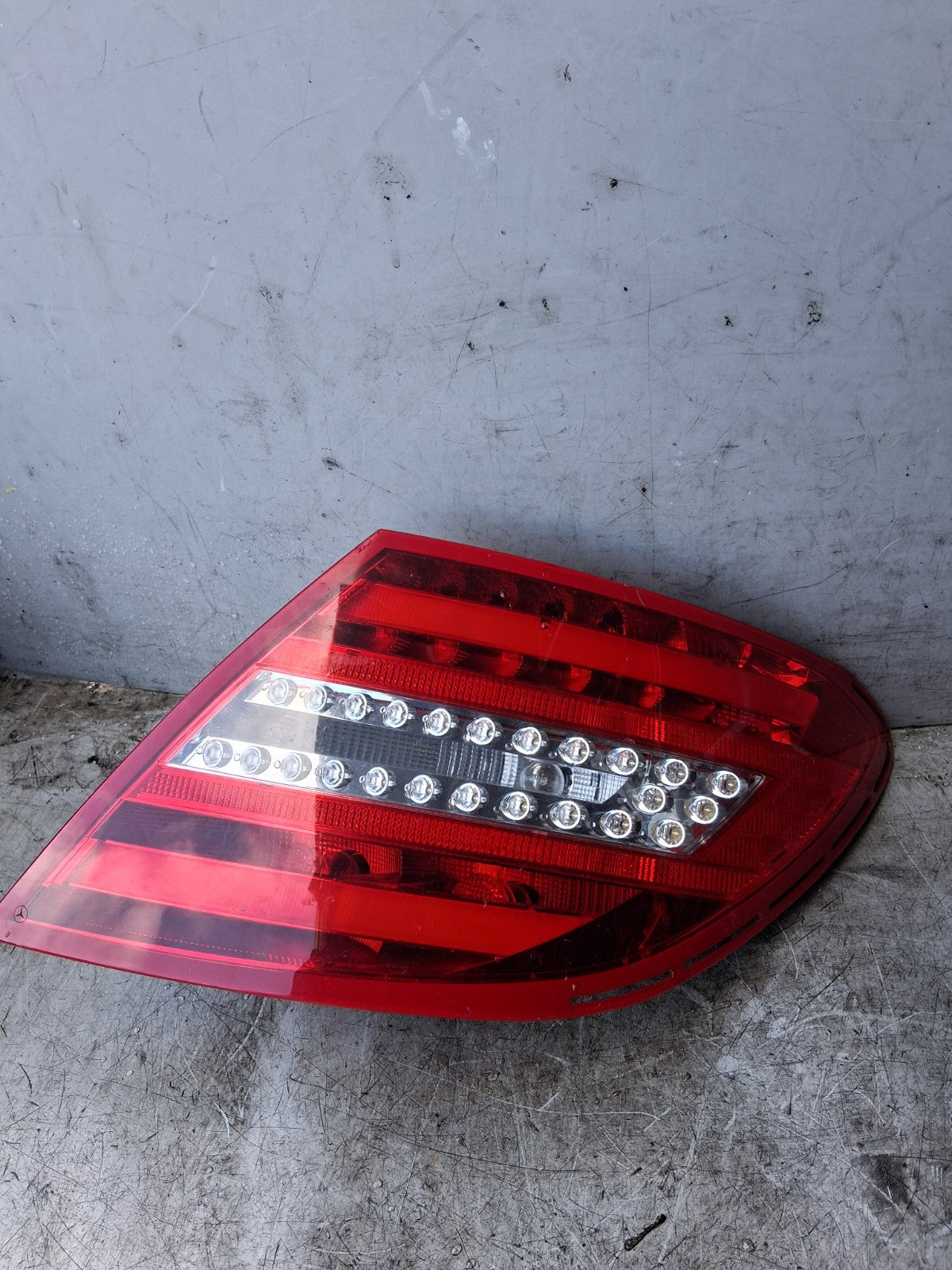 2015 MERCEDES C-CLASS W204 OSR DRIVER SIDE REAR TAIL GATE LIGHT 2049060503