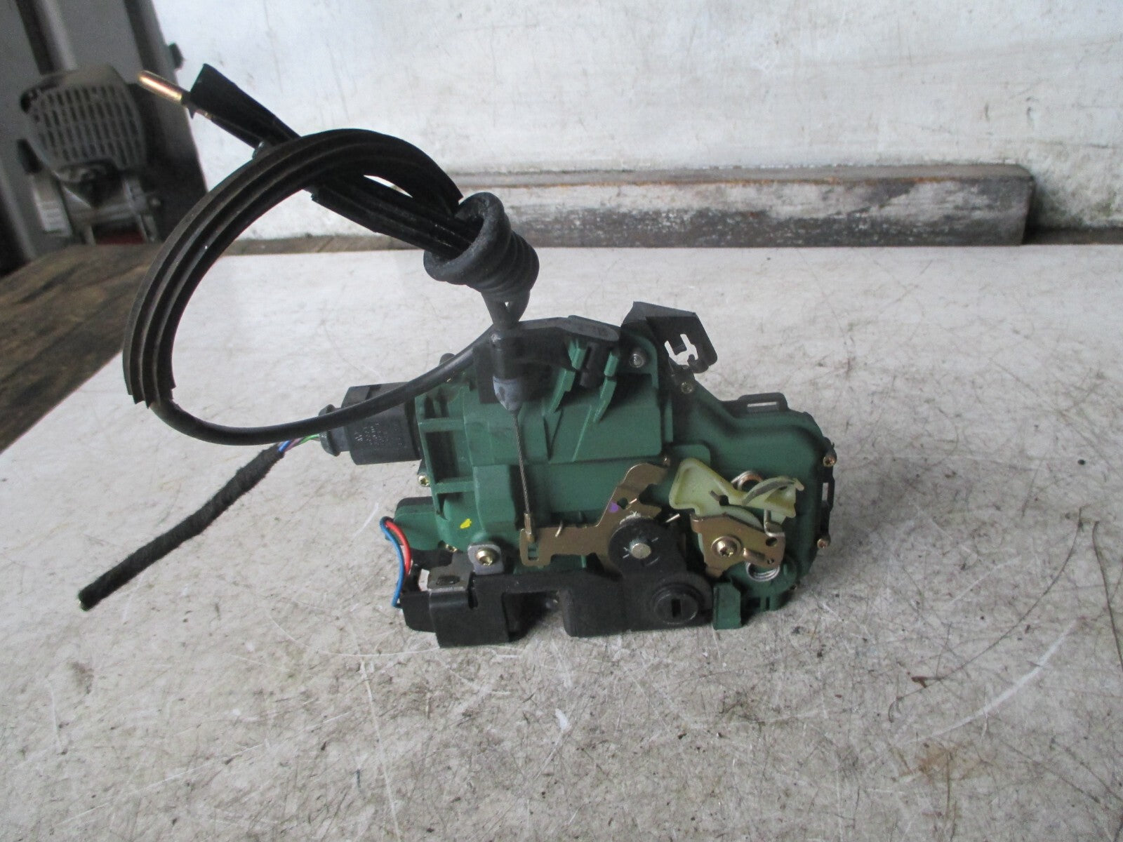 VW VOLKSWAGEN GOLF OSR DRIVER SIDE REAR DOOR LOCK