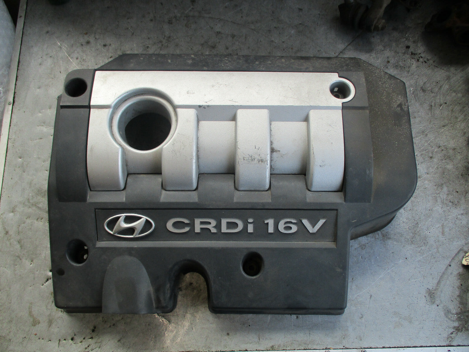 HYUNDA SANTA FE MK1 2.0 DIESEL ENGINE TOP PLASTIC COVER 2924027101