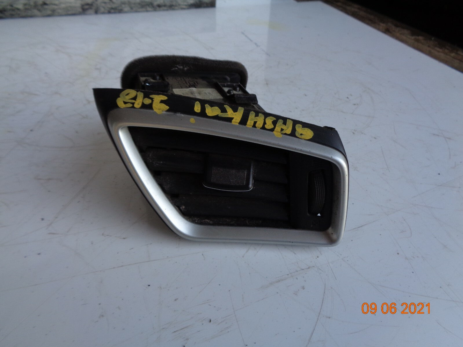NISSAN QASHQAI MK2 J11 2018 OS DRIVER RIGHT DASHBOARD AIR BLOWER VENT 687604EA0A