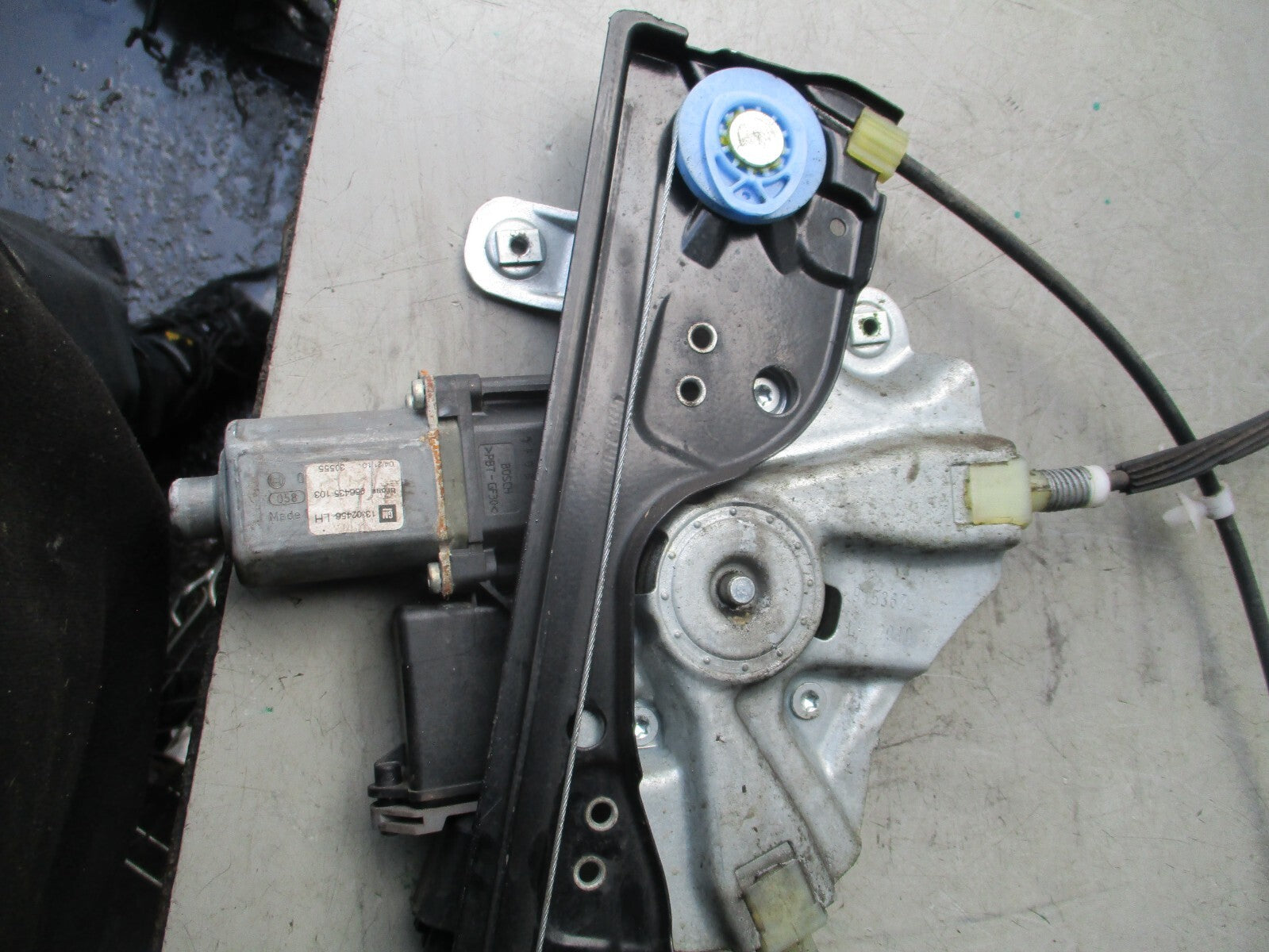 2010 VAUXHALL ASTRA J MK6 NSF PASSENGER FRONT WINDOW MOTOR & REGULATOR 966435103