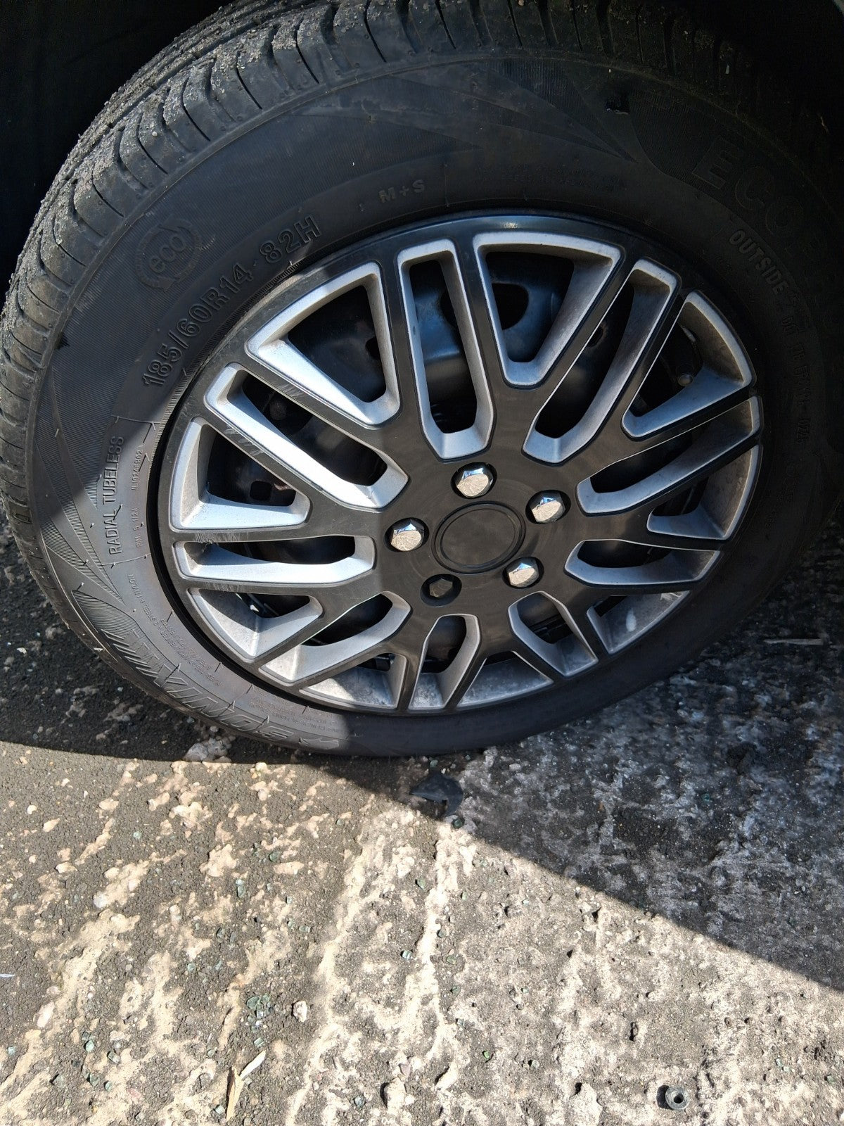 2011 VW VOLKSWAGEN FOX 3 DOOR 14 INCH ALLOY WHEEL WITH TYRE 185/60R14