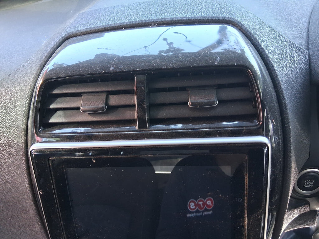 2020 MITSUBISHI ASX FRONT DASH DASHBOARD AIR VENTS & BLACK TRIM HAS SCRATCHES