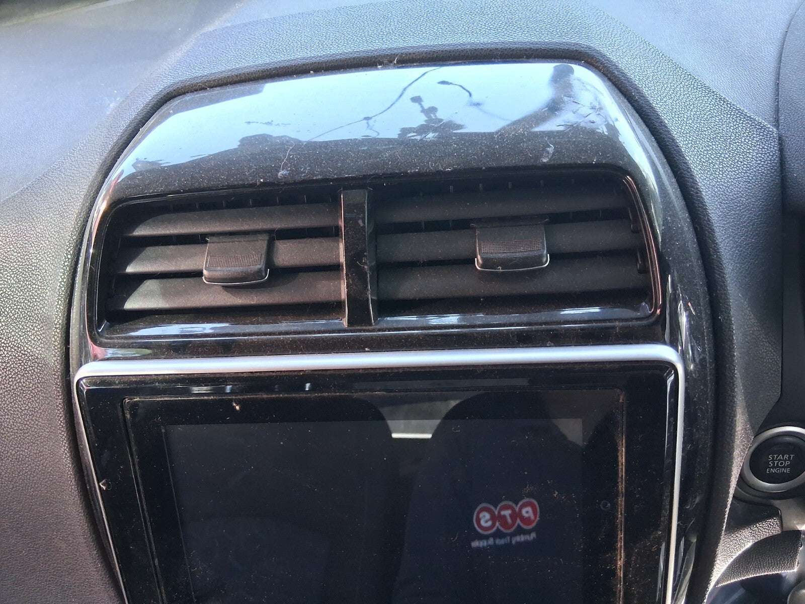 2020 MITSUBISHI ASX FRONT DASH DASHBOARD AIR VENTS & BLACK TRIM HAS SCRATCHES