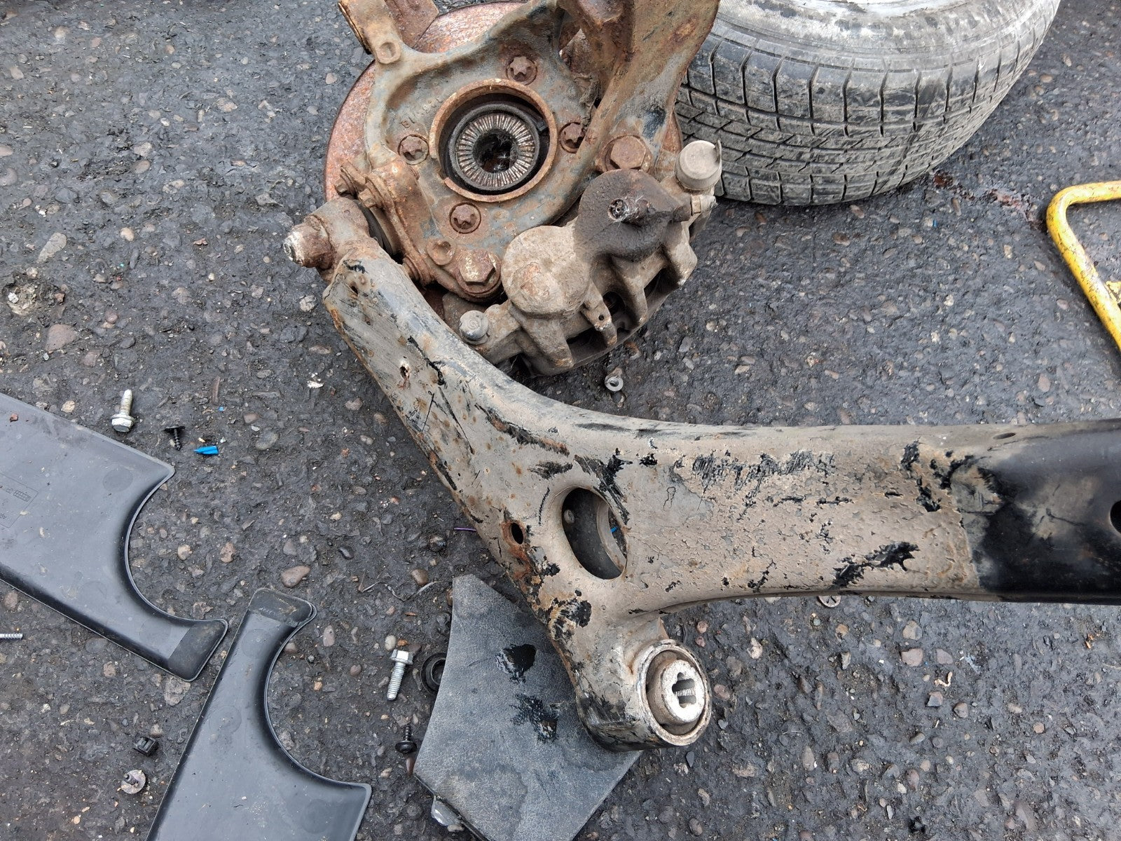 2021 MERCEDES BENZ SPRINTER W907 NSF PASSENGER FRONT LEFT WISHBONE HUB