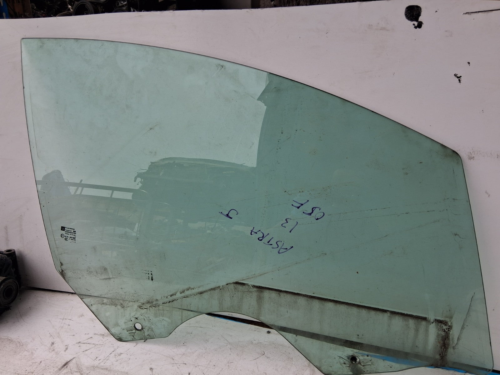 2013 VAUXHALL ASTRA J ESTATE OSF DRIVER SIDE FRONT RIGHT WINDOW GLASS