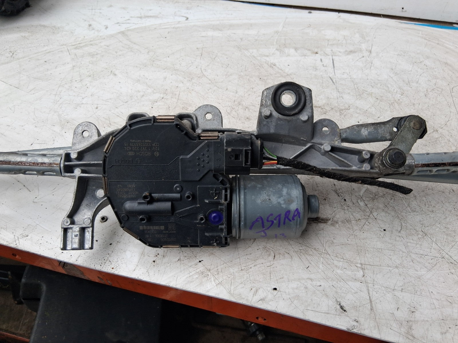 2013 VAUXHALL ASTRA J ESTATE FRONT WINDSCREEN WIPER MOTOR LINKAGE 3397021006