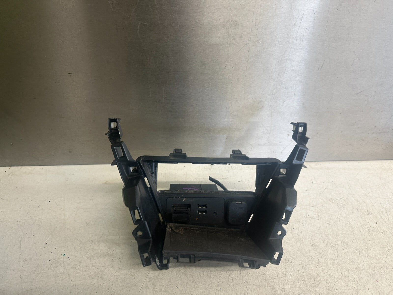 2019 MAZDA 2 DJ MK3 USB PORTS 12V POWER SOCKET SD CARD READER D09H 669U0