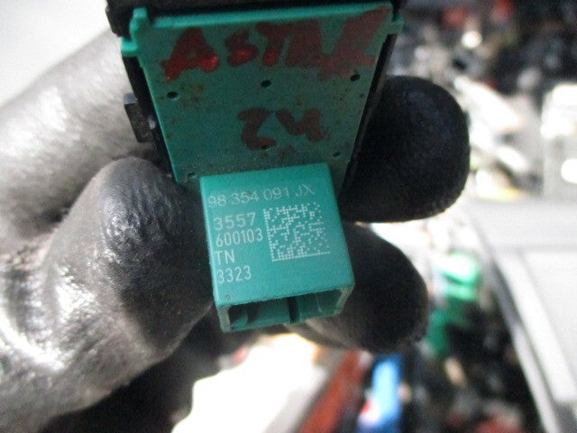 2024 VAUXHALL ASTRA L EMERGENCY SOS SWITCH 98354091