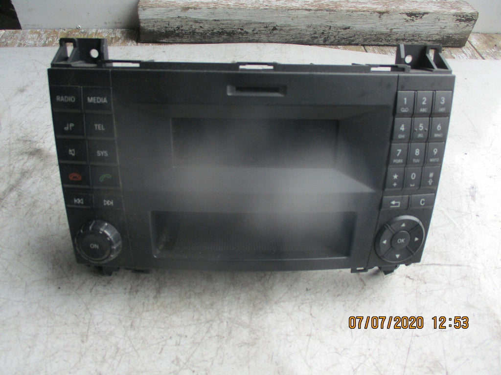 VW VOLKSWAGEN 2015 CRAFTER RADIO STEREO HEAD UNIT 9069008800