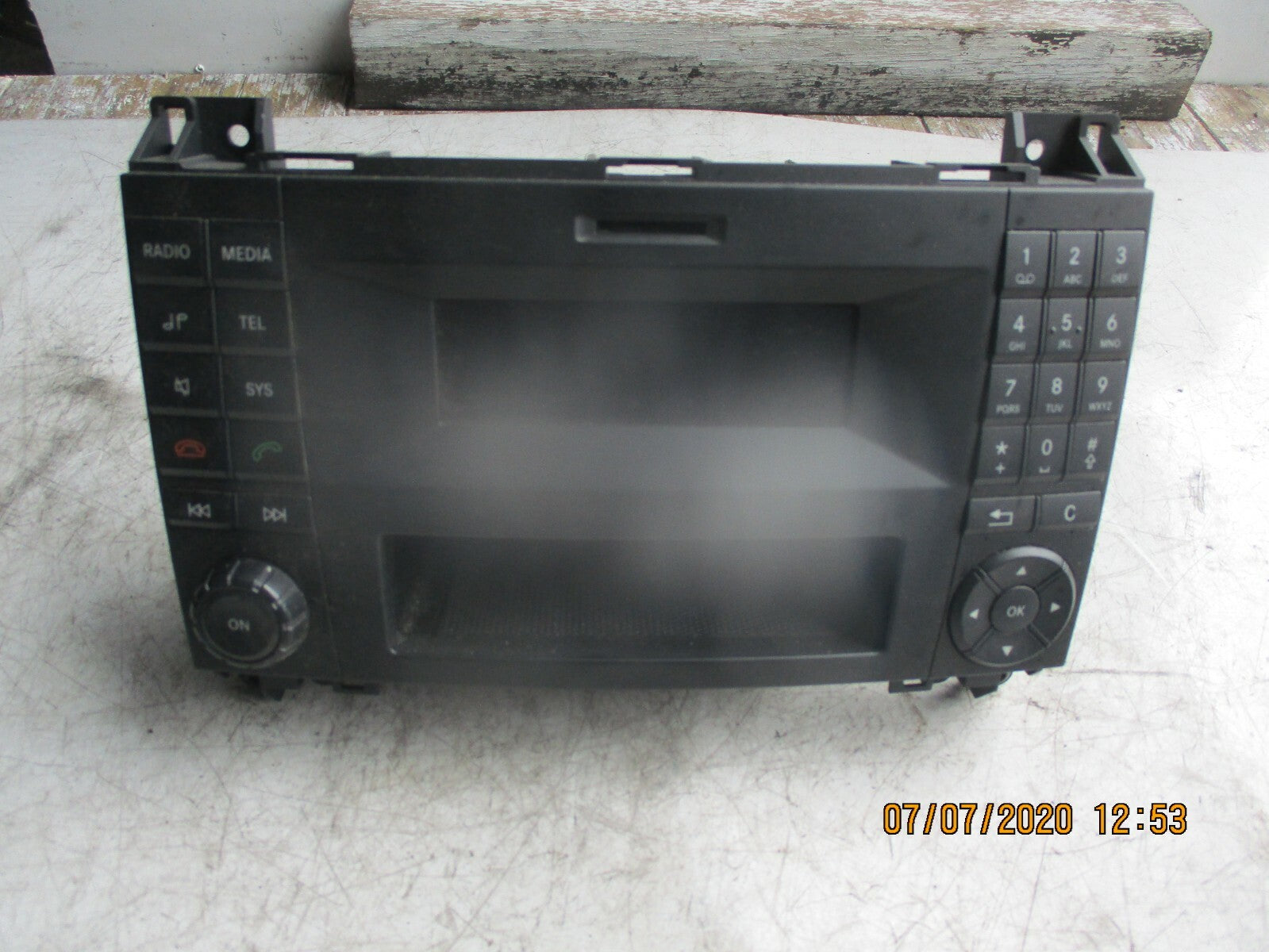 VW VOLKSWAGEN 2015 CRAFTER RADIO STEREO HEAD UNIT 9069008800
