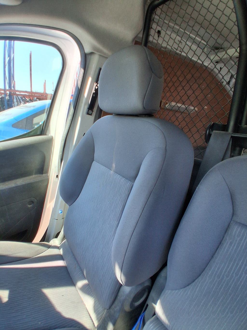 2015 PEUGEOT PARTNER MK2 OSF DRIVER SIDE FRONT RIGHT COMPLETE FABRIC SEAT