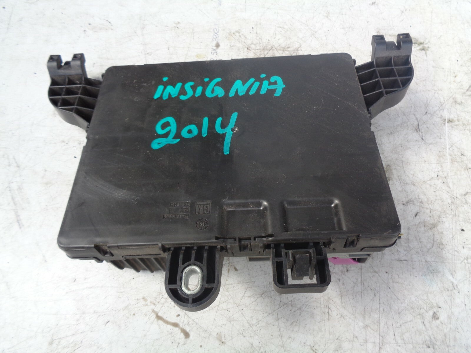 VAUXHALL INSIGNIA 2014 MK1 2.0 CDTI REAR FUSE BOX RELAY 22737768