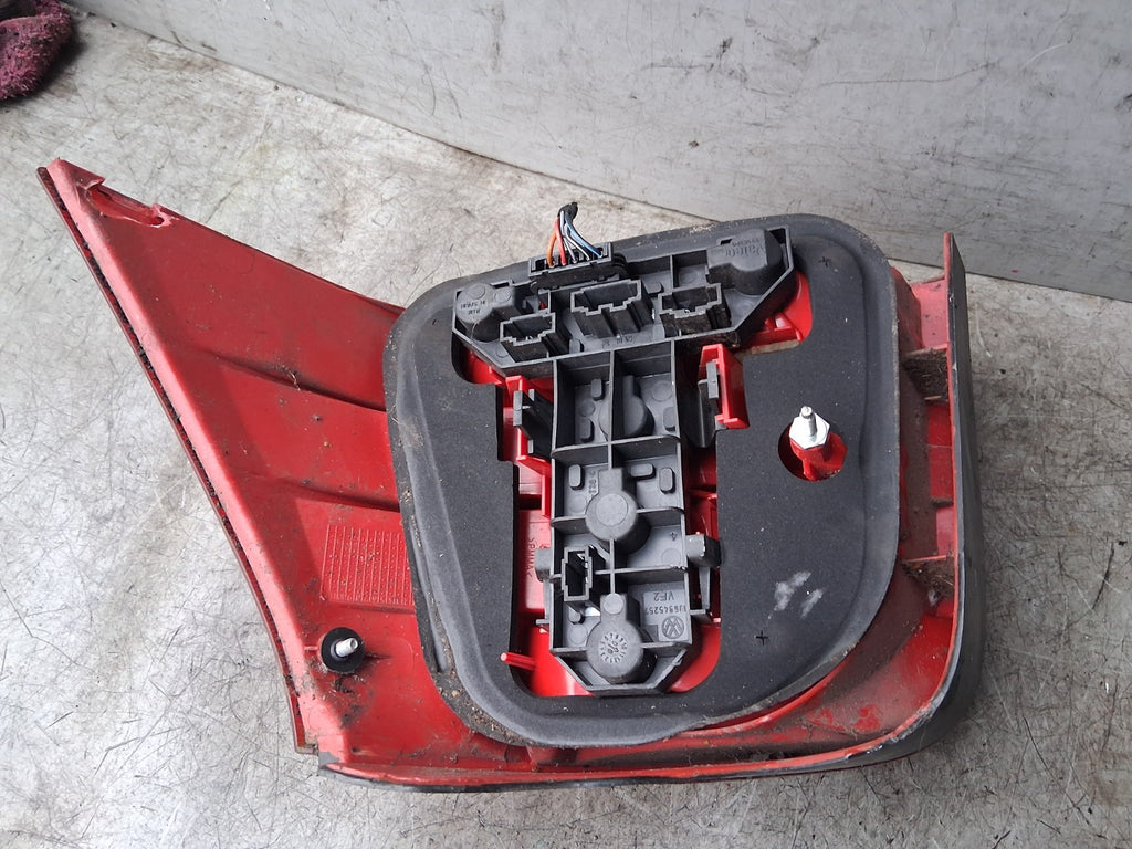 2002 VW VOLKSWAGEN GOLF MK4 NSR PASSENGER SIDE REAR LEFT TAIL LIGHT 1J6945095Q