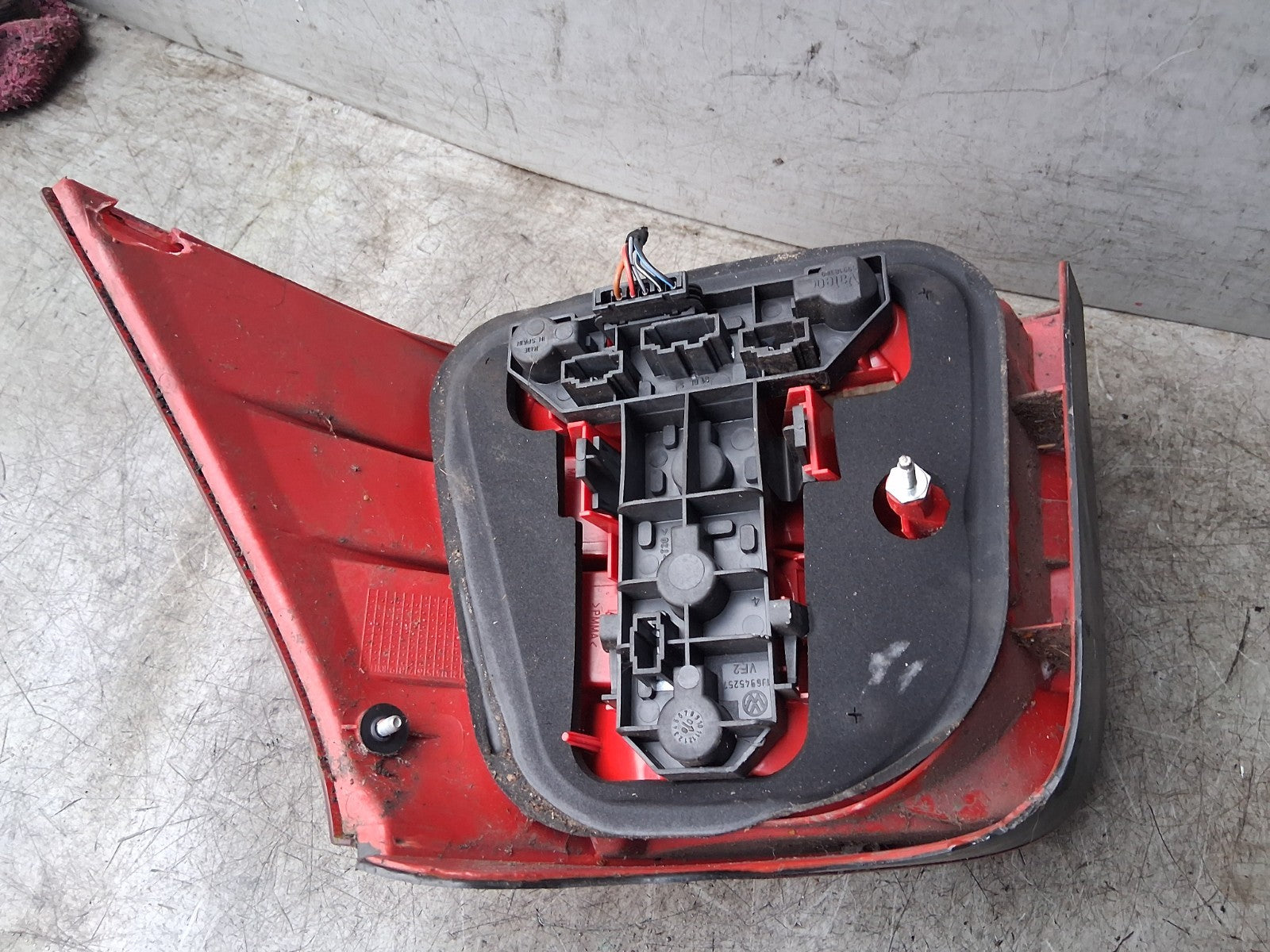2002 VW VOLKSWAGEN GOLF MK4 NSR PASSENGER SIDE REAR LEFT TAIL LIGHT 1J6945095Q