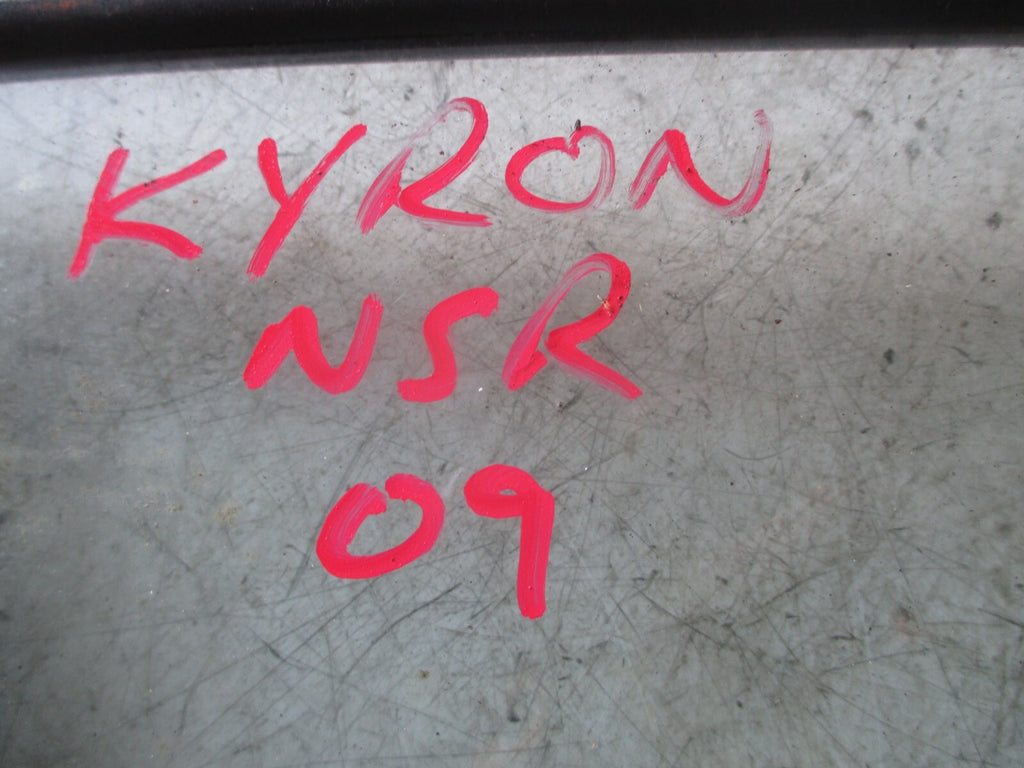 SSANGYONG KYRON 2009 5 DOOR NSR PASSENGER SIDE REAR QUARTER GLASS