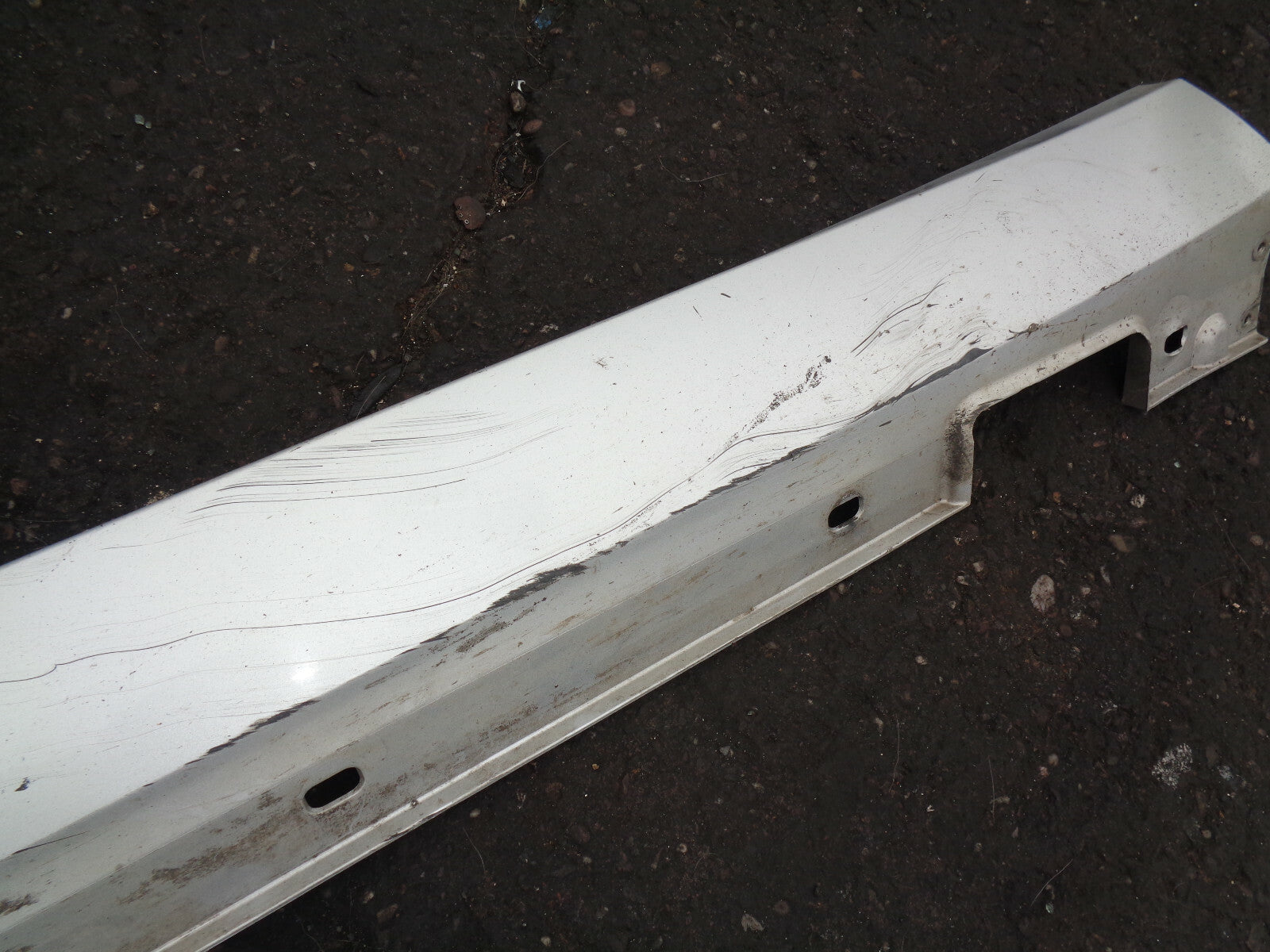 BMW 3 SERIES E90 NS PASSENGER SIDE PLASTIC TRIM SIDE SKIRT SILVER
